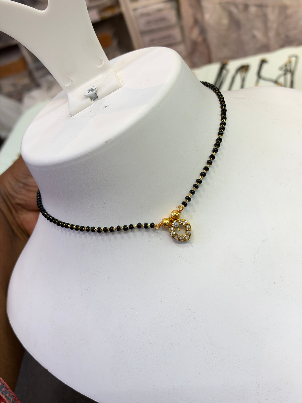 10 stones oval  Black beads 18 inches BB413