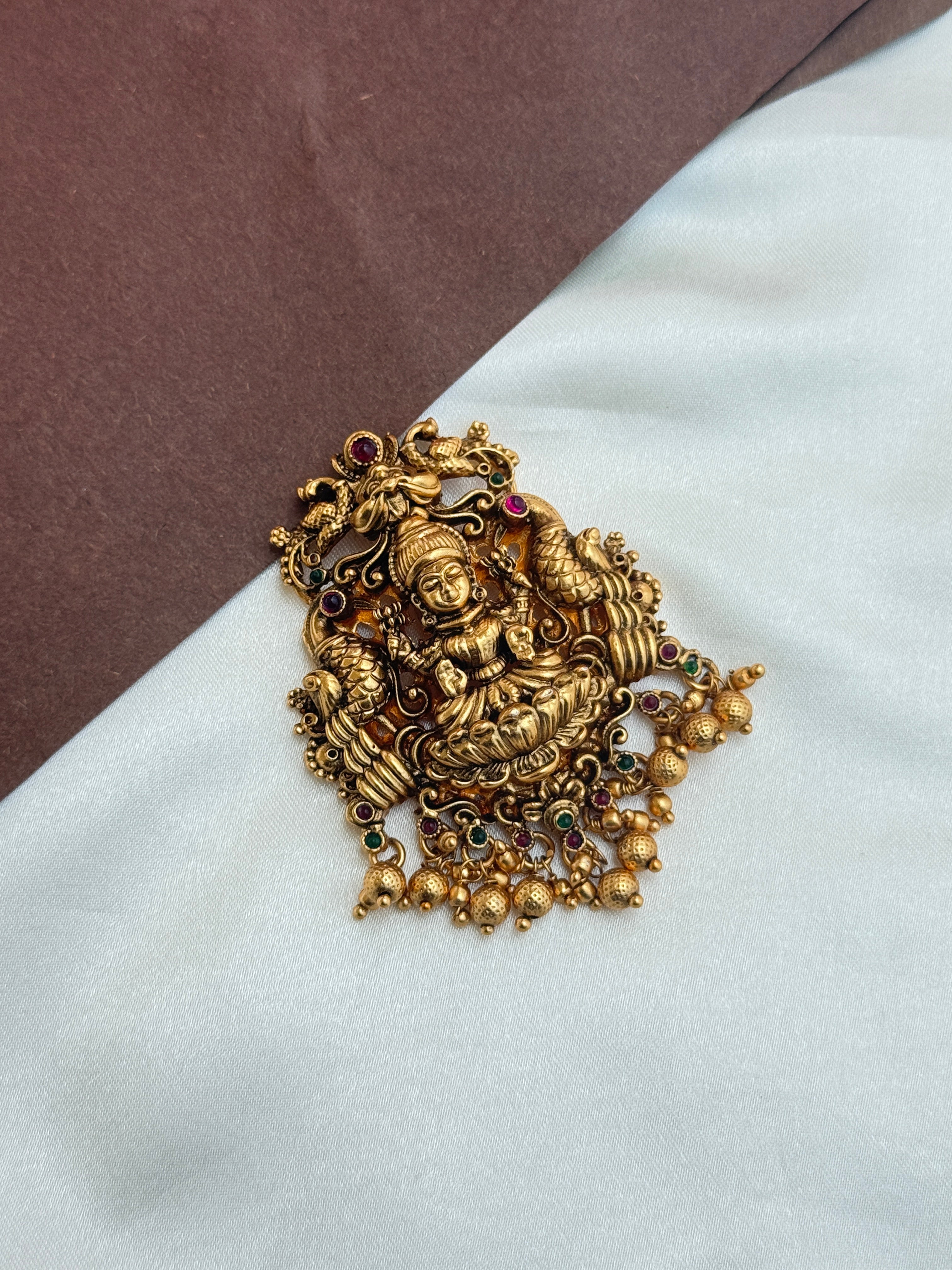 L017 dual peacock lakshmi devi pendent can be used for plain hipbelt as well