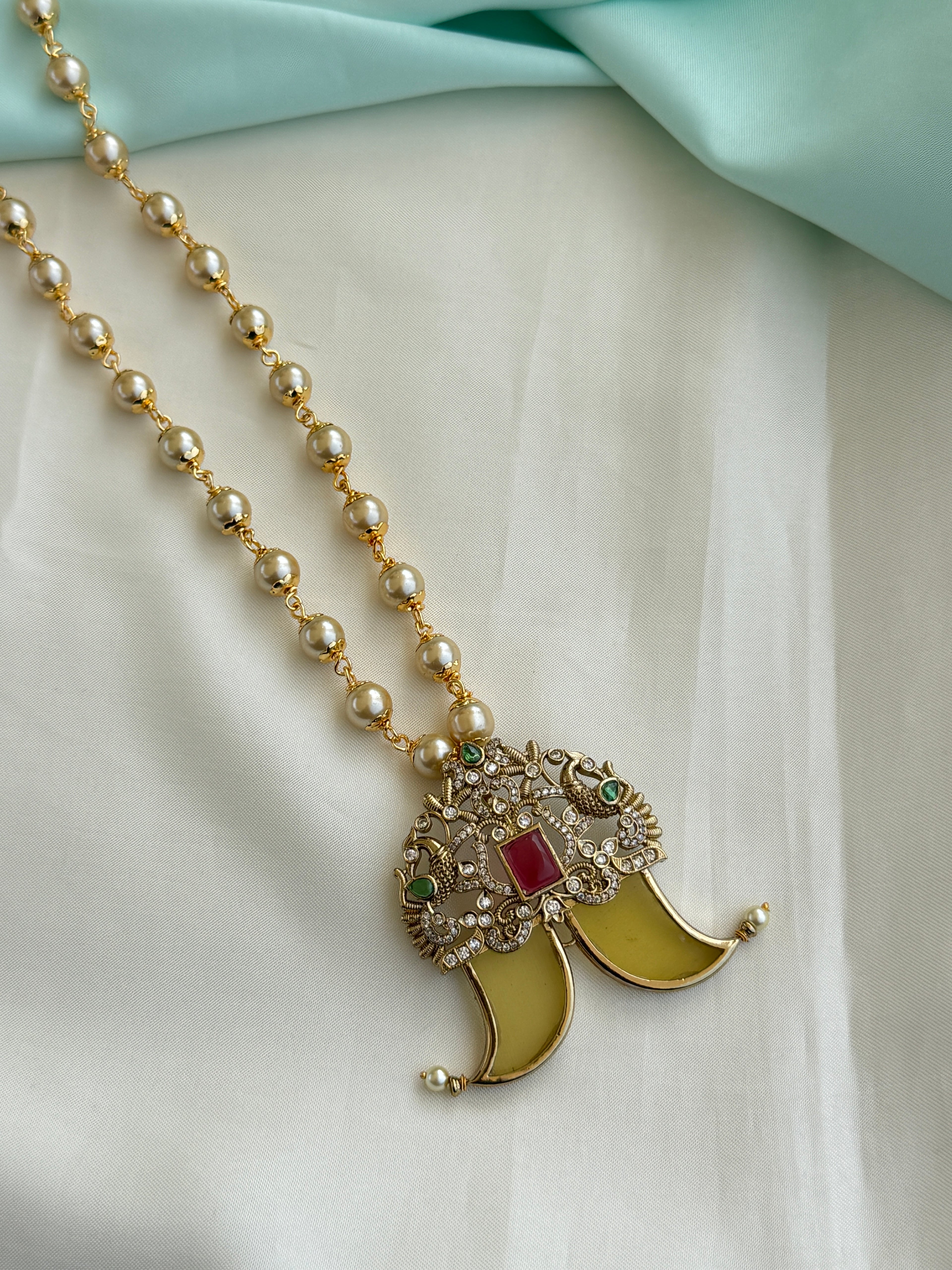 Pg021 Puligoru pendant with 24 inches pearls chain