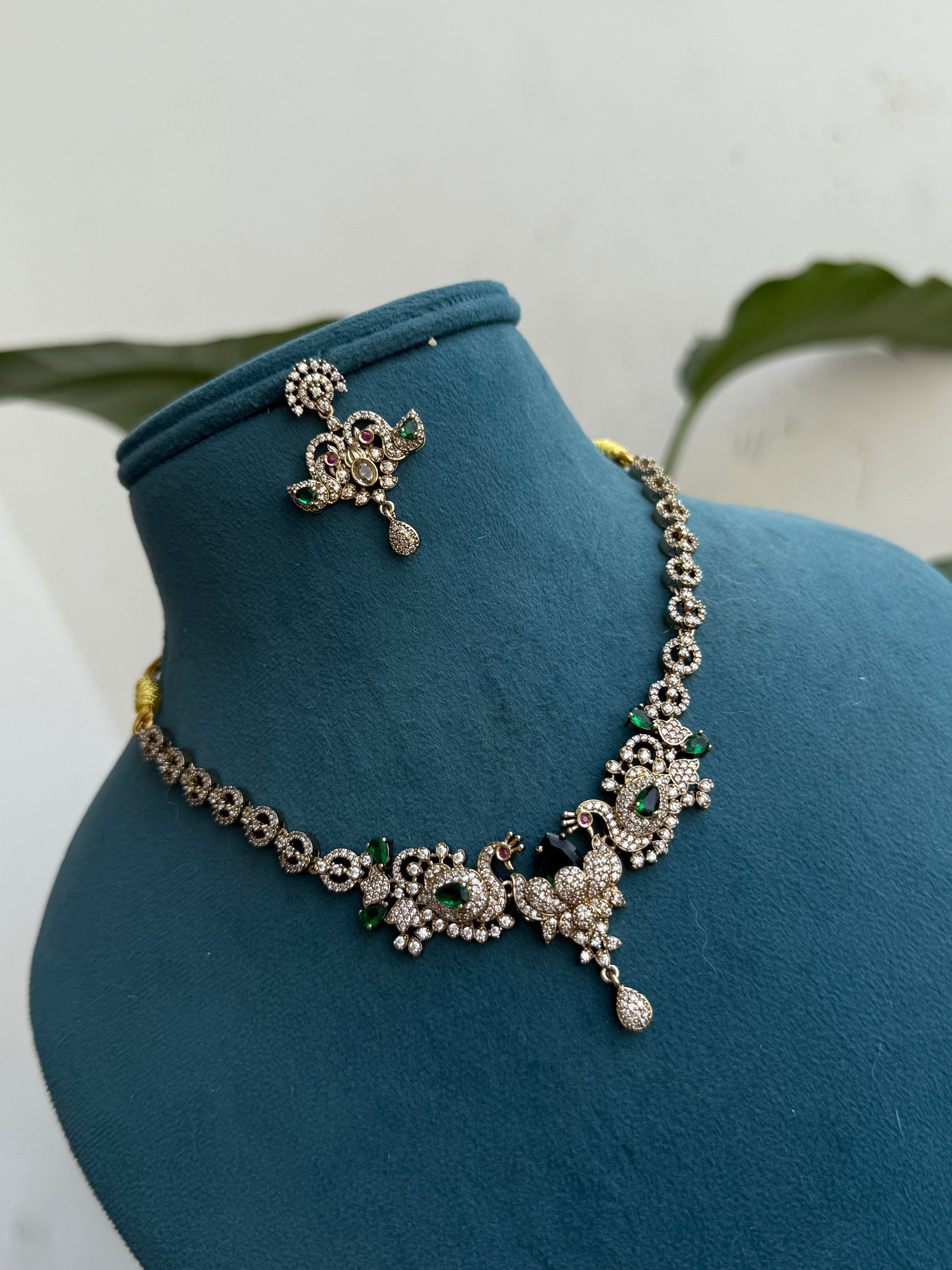 Ns446 victorian peacock neckset