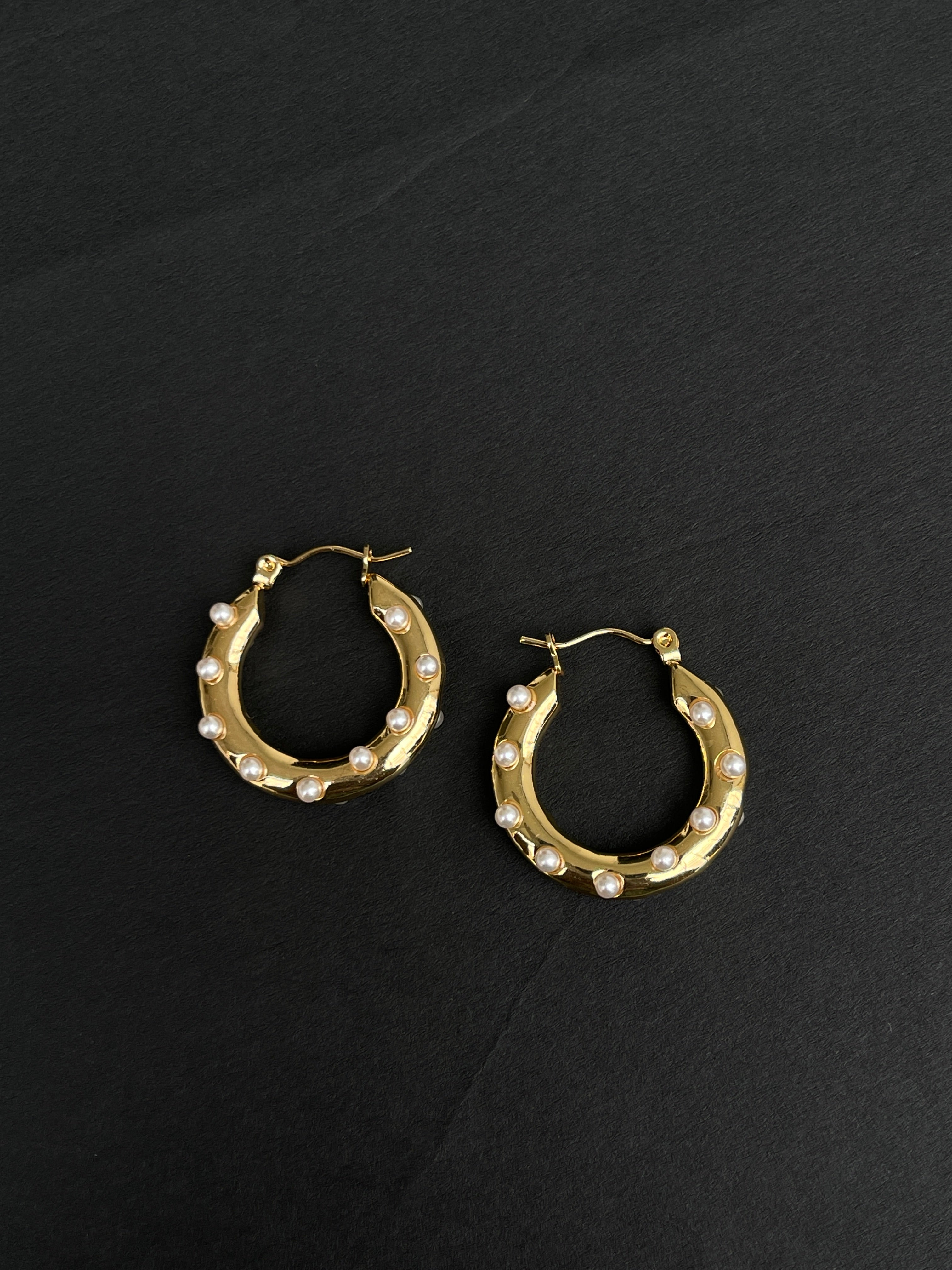 Small pearl round hoops Color won't fade
