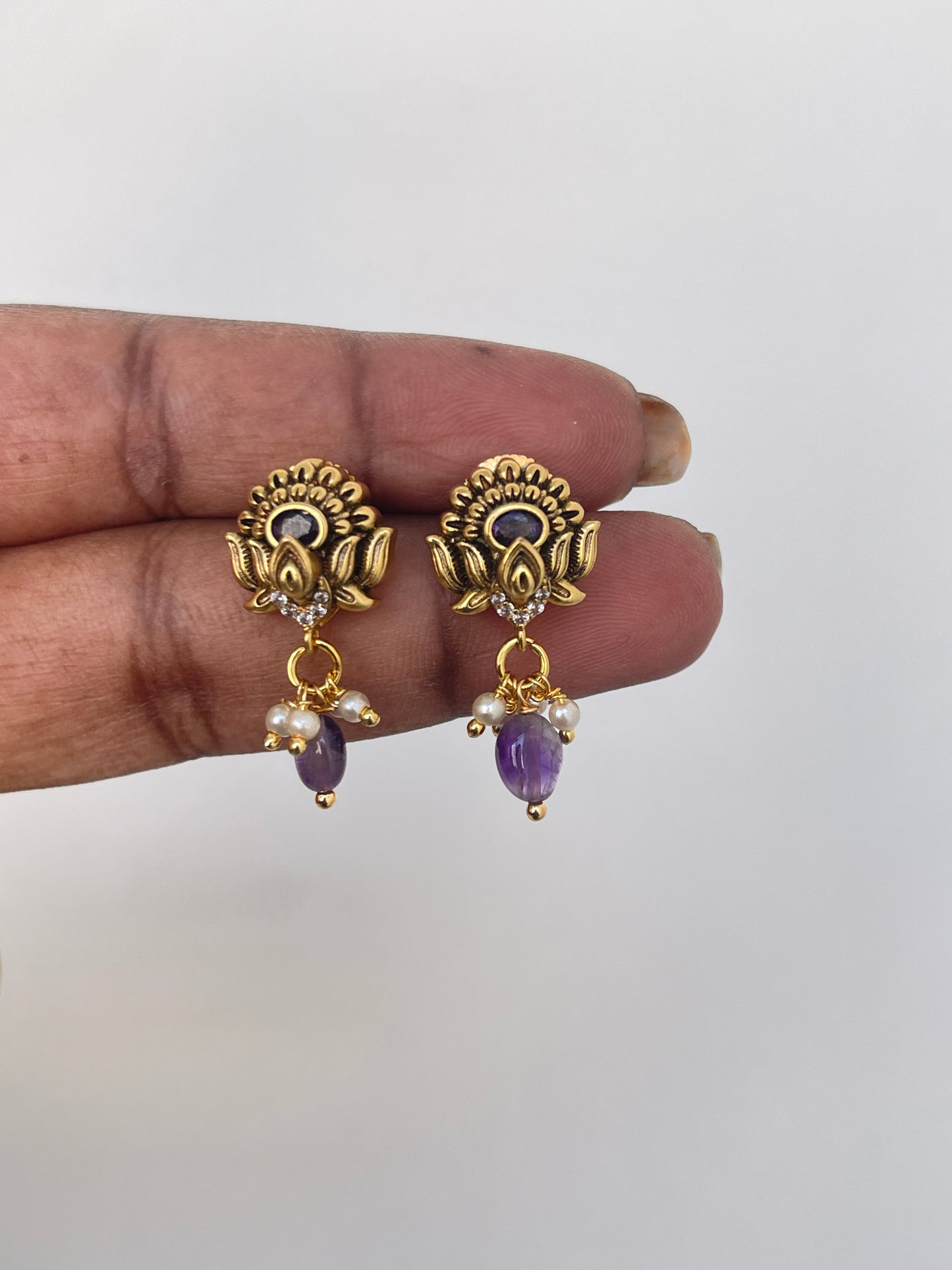 Cute hanging earrings 🥰
Eg1502