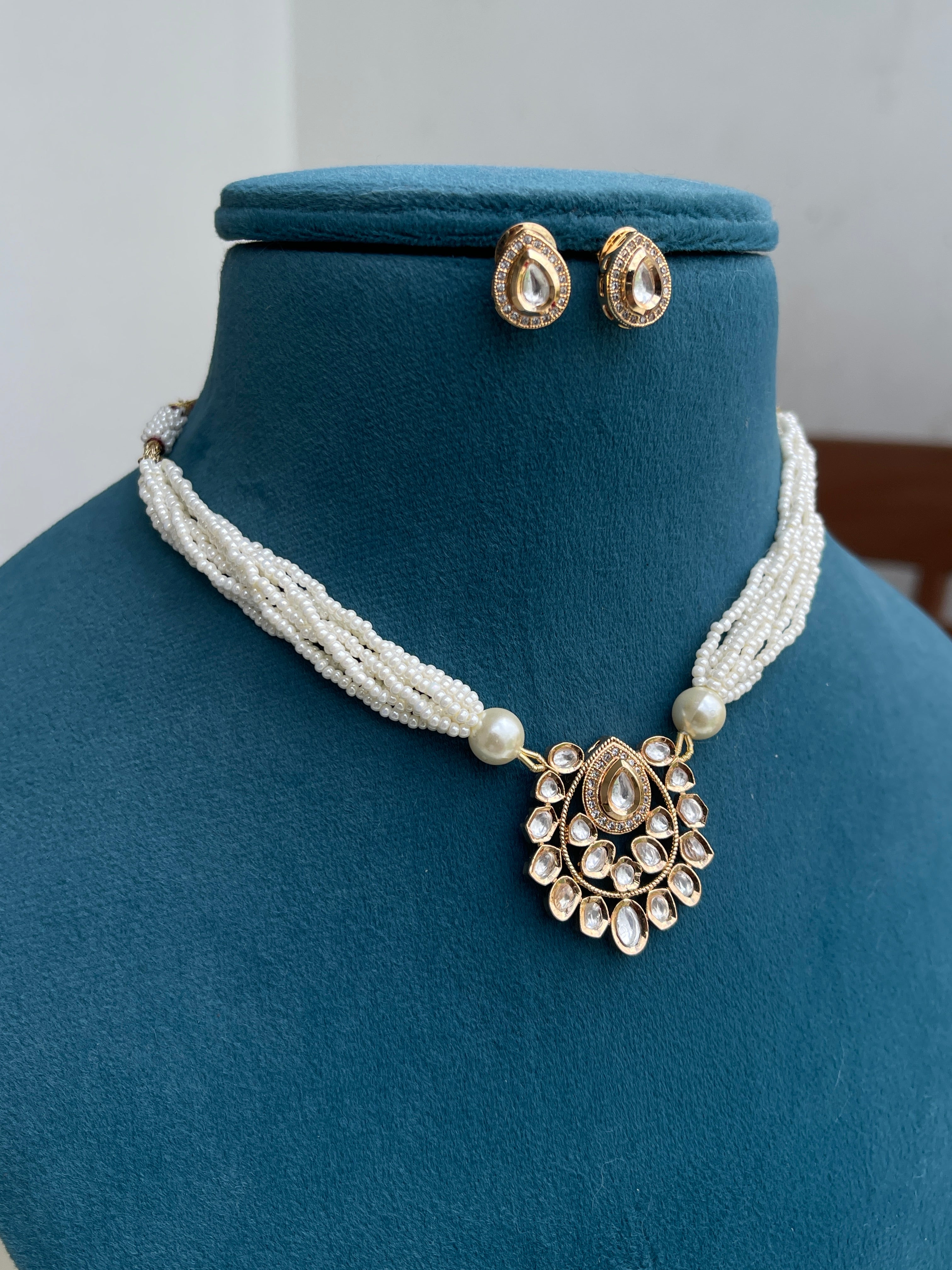 Kundan choker with earrings pr001