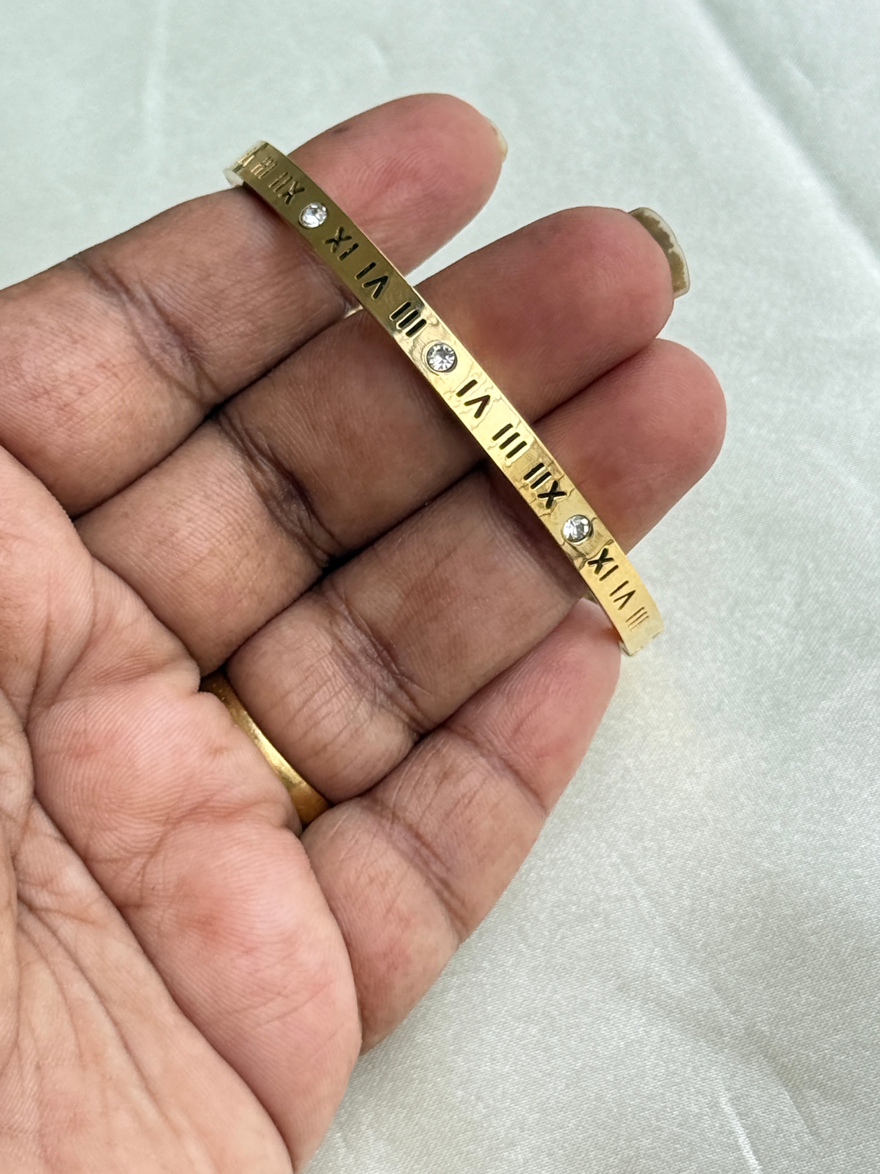 Ab022 Roman number openable Anti tarnish bracelets