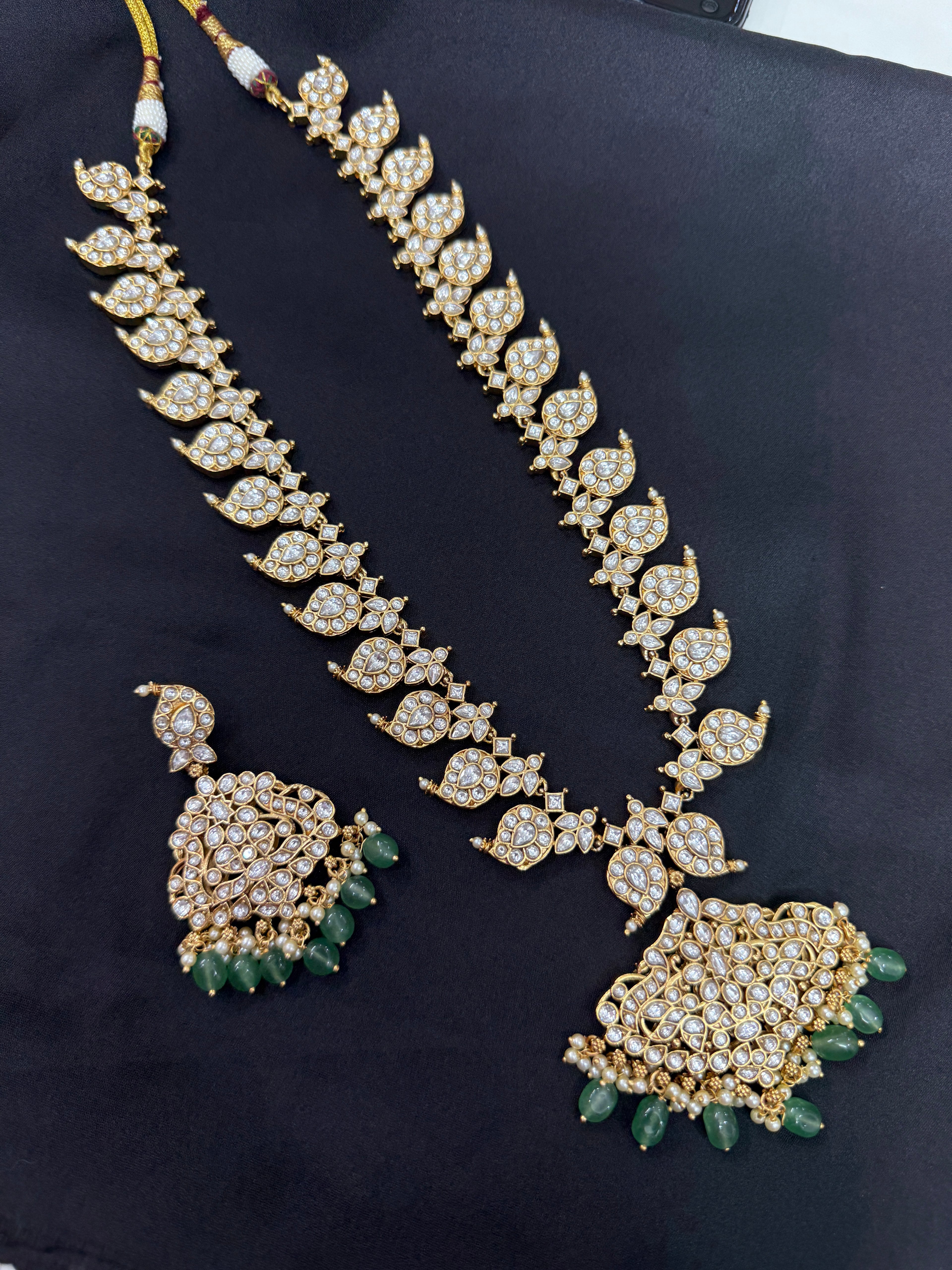Mh001 reversible mango haram one side is uncut Kundan and the other side is kemp