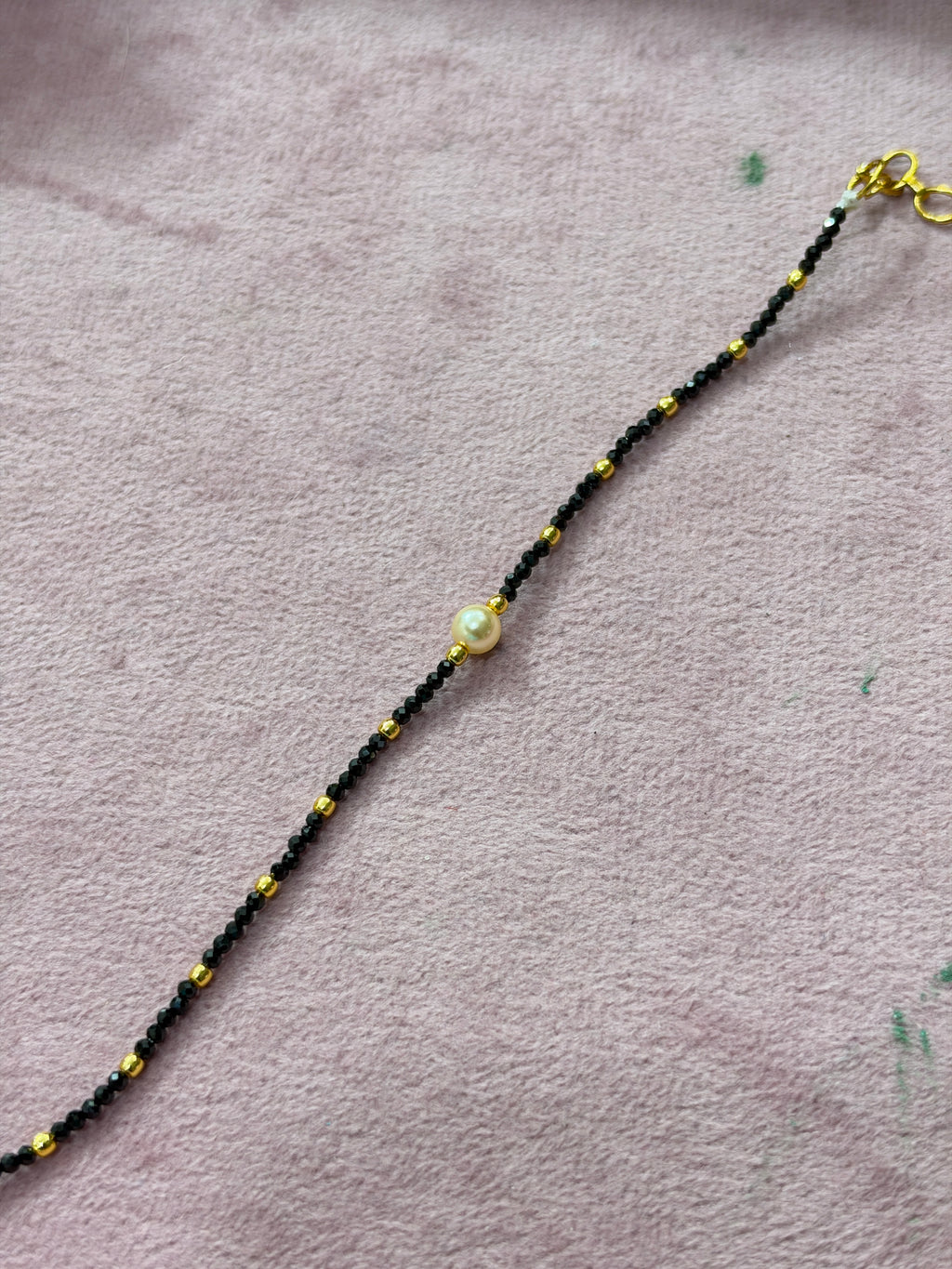 Br006 crystal black bead and gold balls with pearl bracelet 5.5 inches