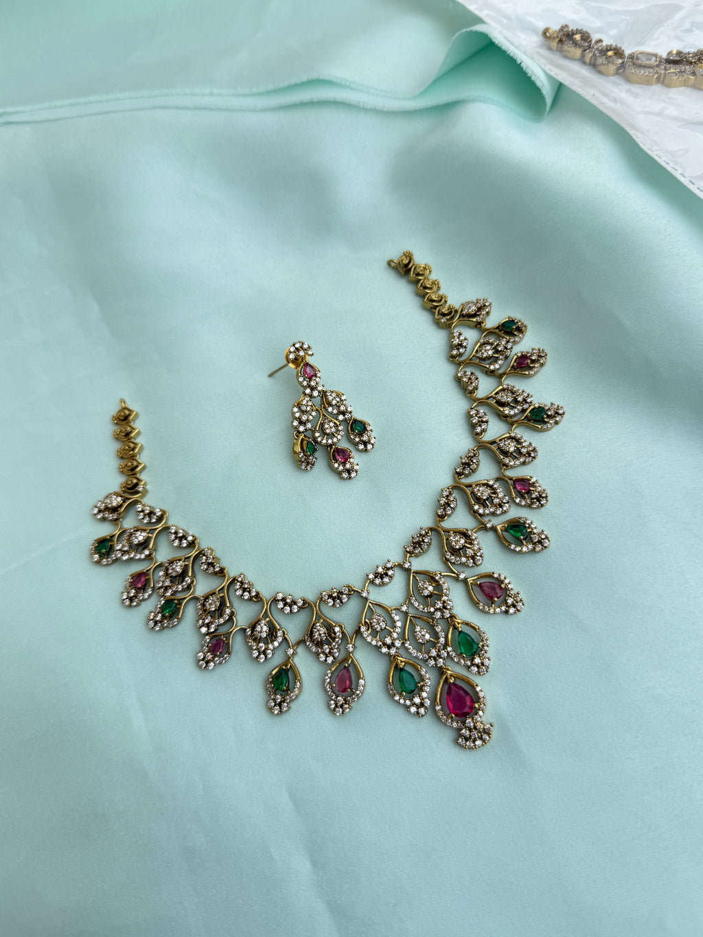Ruby emerald short neck with earringsns920