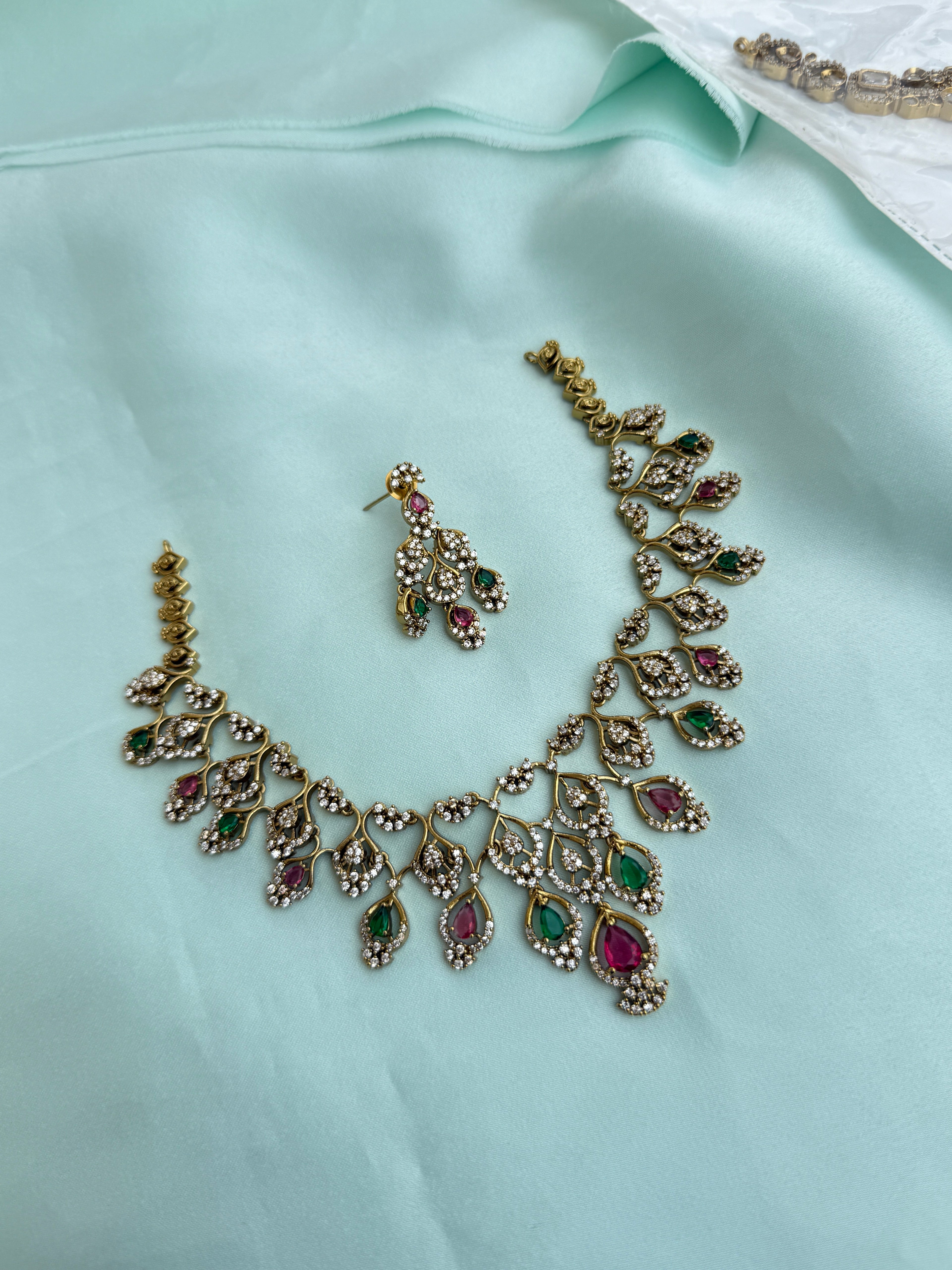 Ruby emerald short neck with earringsns920