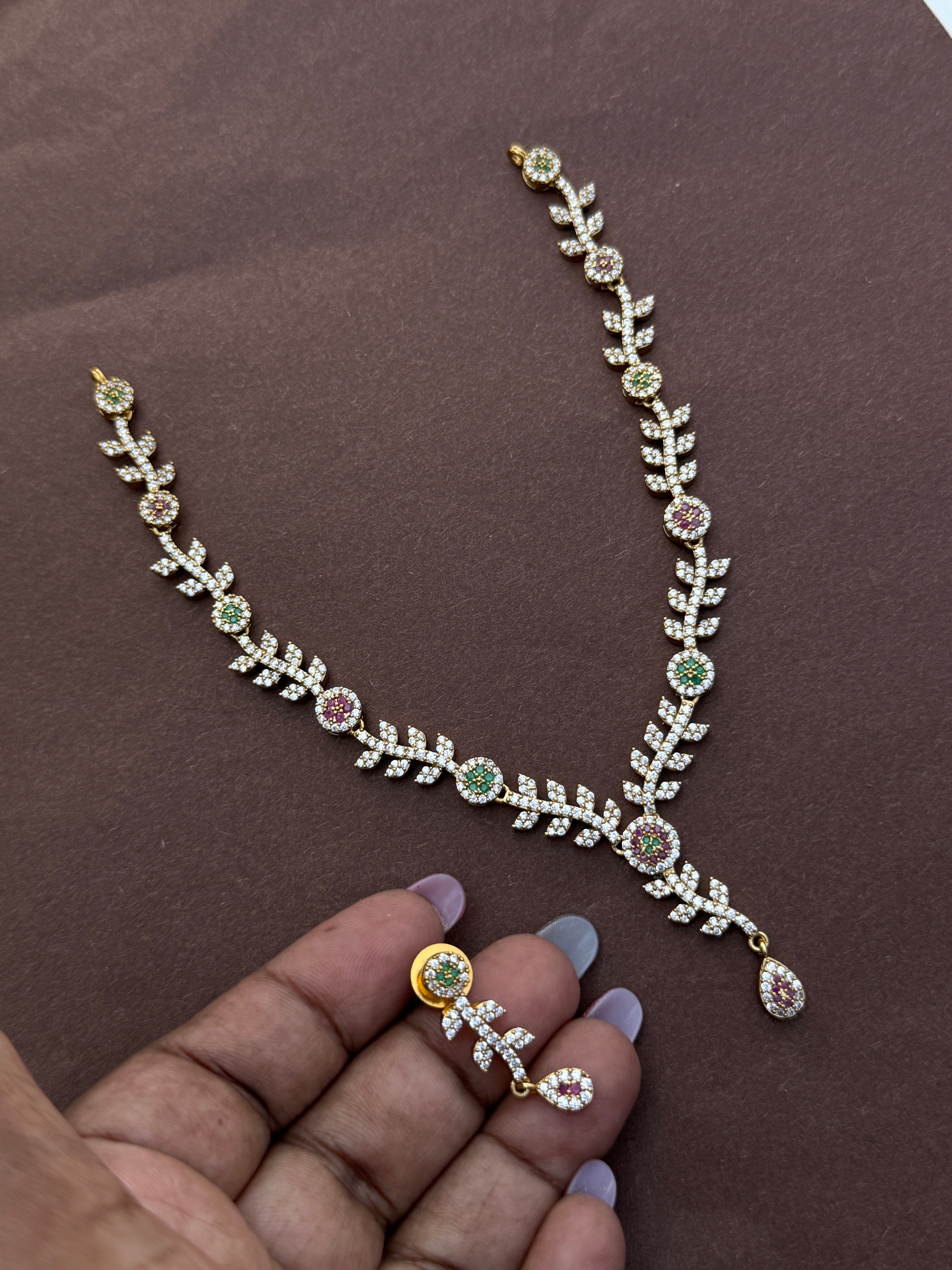 Ns606 leaf multi short neckset