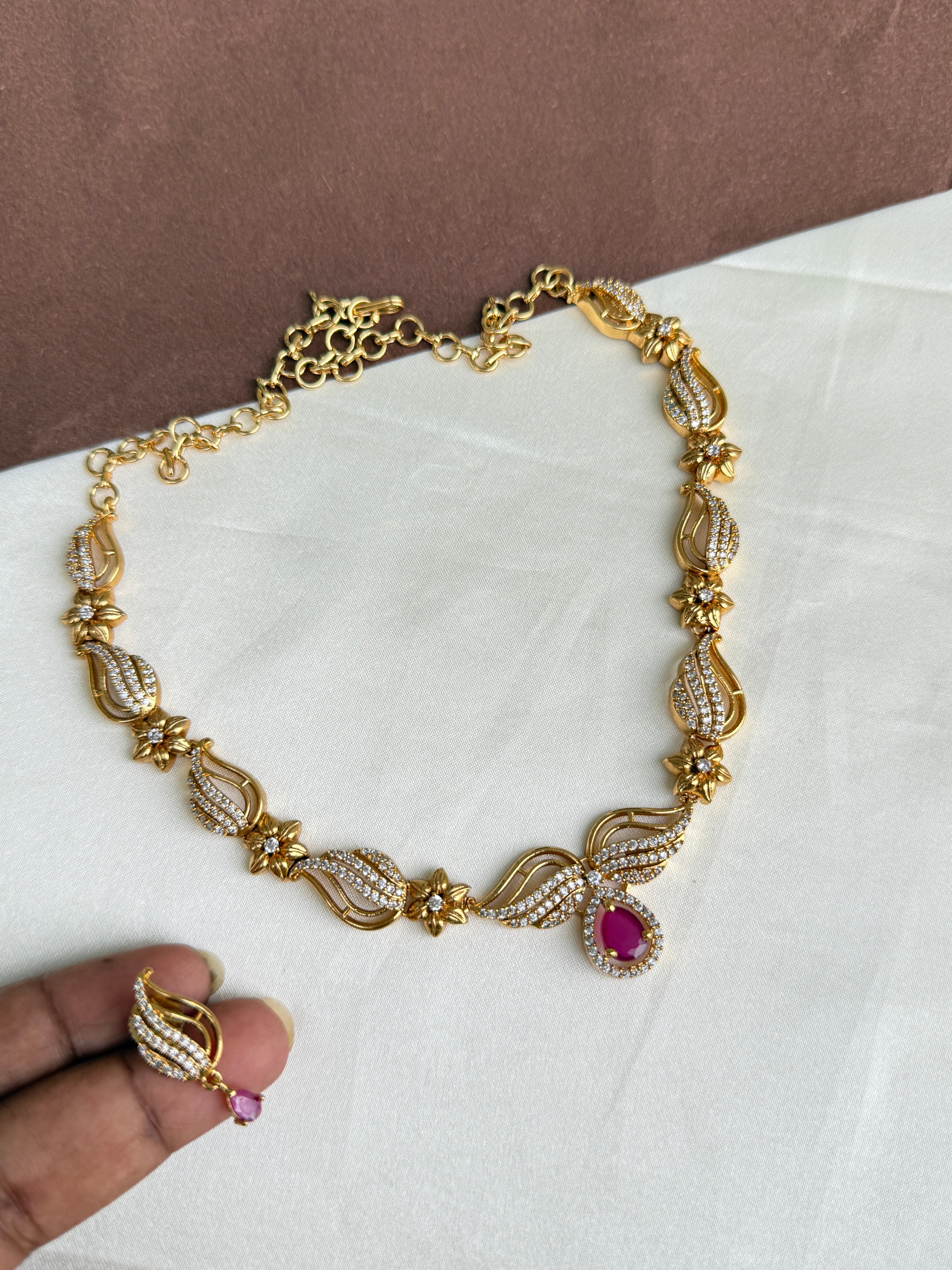 Ns343 simple Ruby neckset with earrings