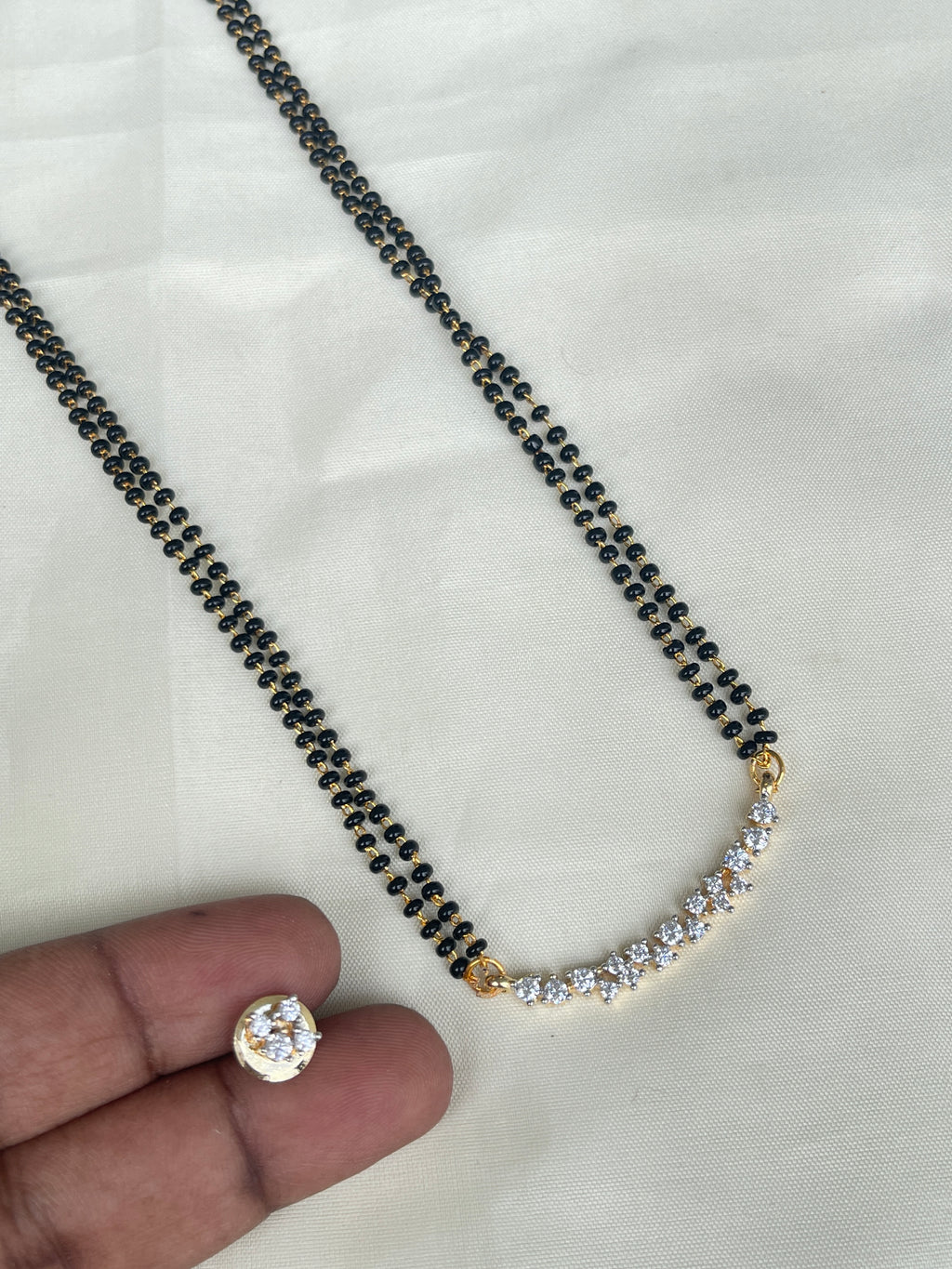 2 lines short blackbeads diamond locket
