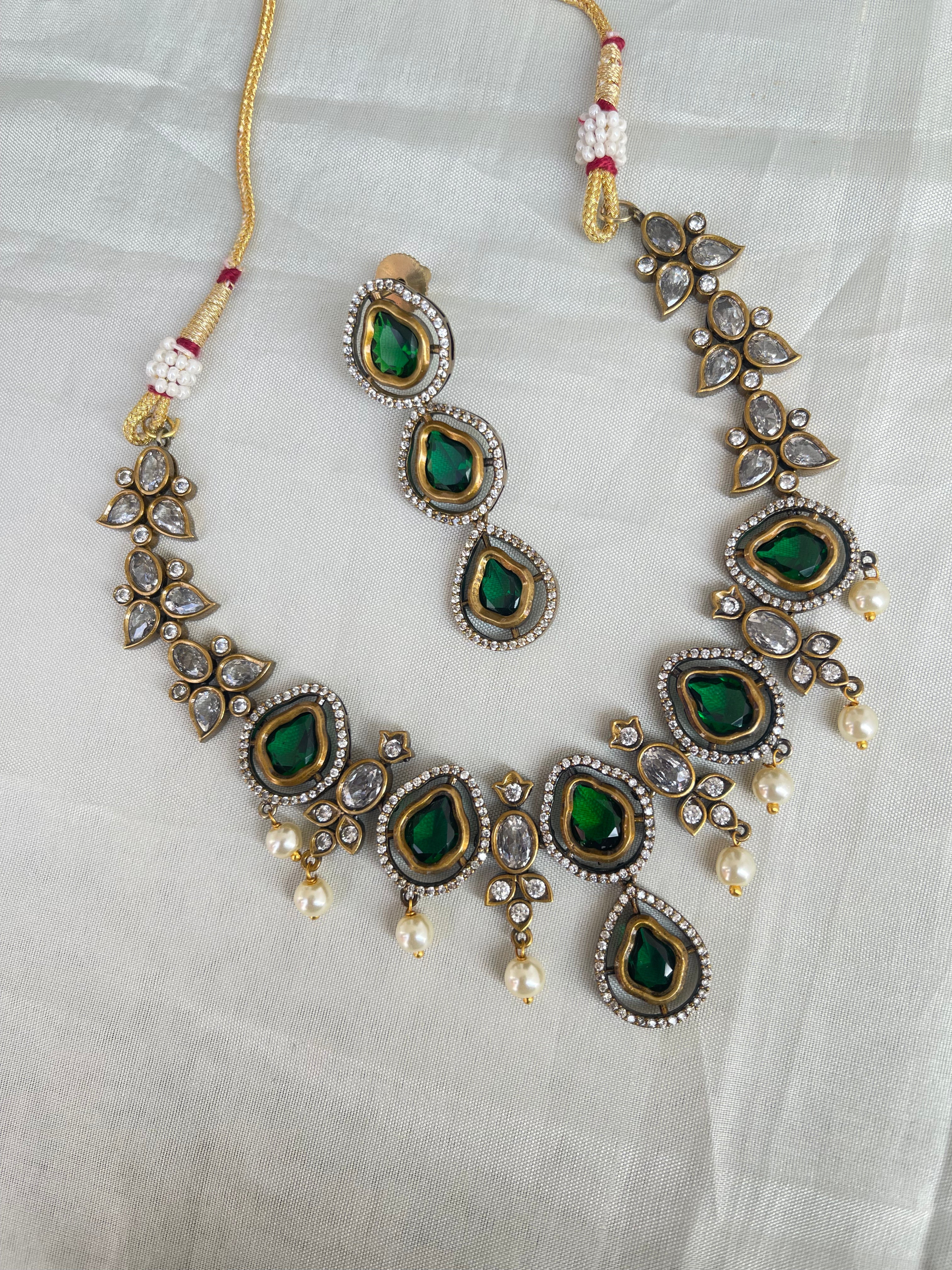 Victorian neckset