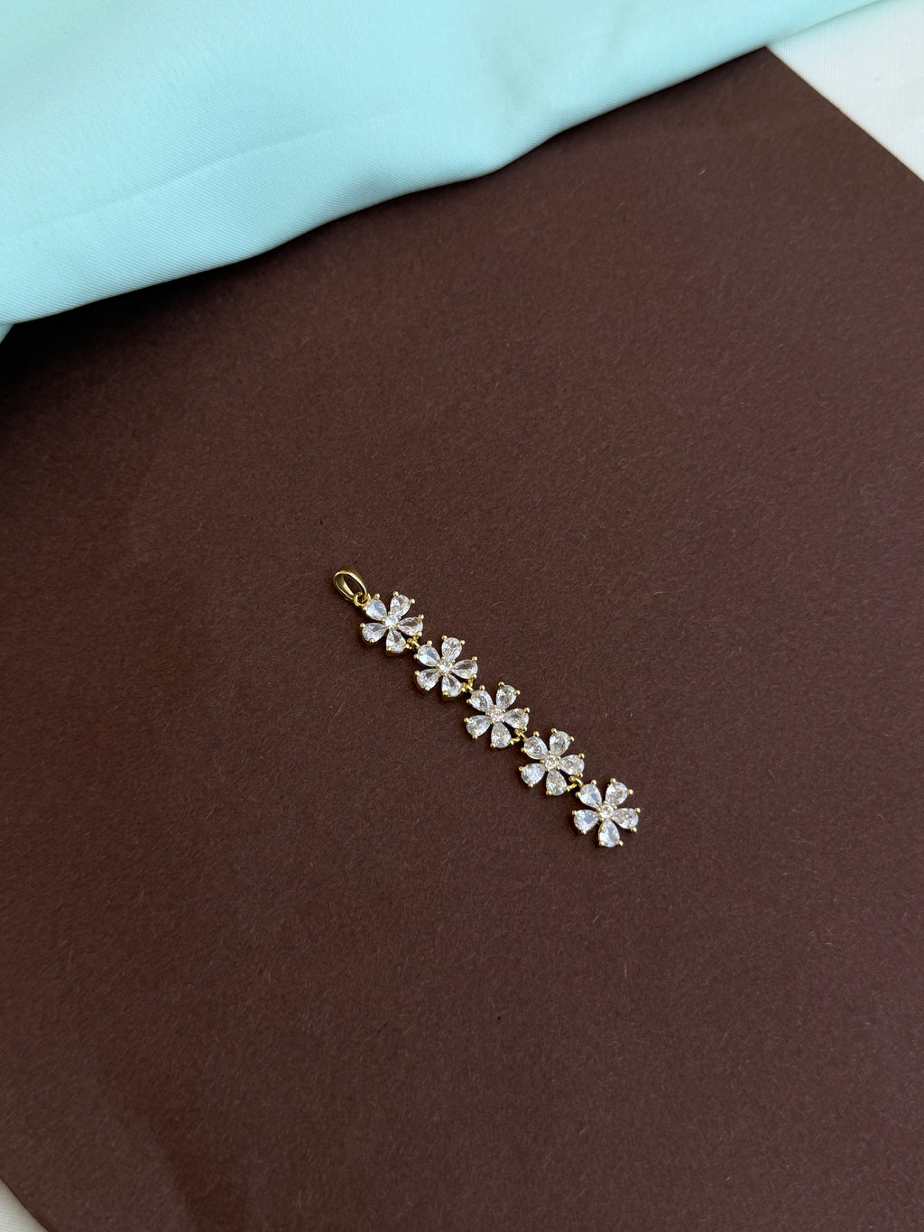 Al017 anti tarnish 5 flower charm ( pendent)