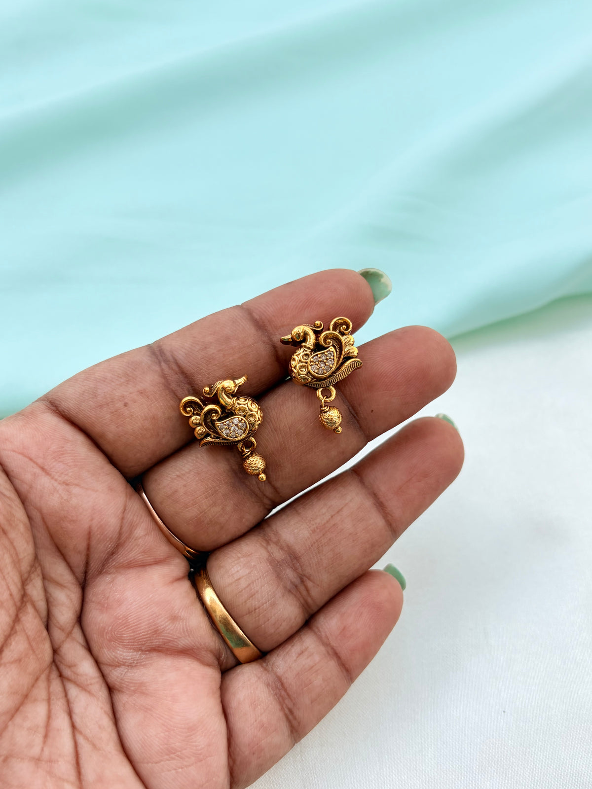 Duke gold ball back push earrings er941