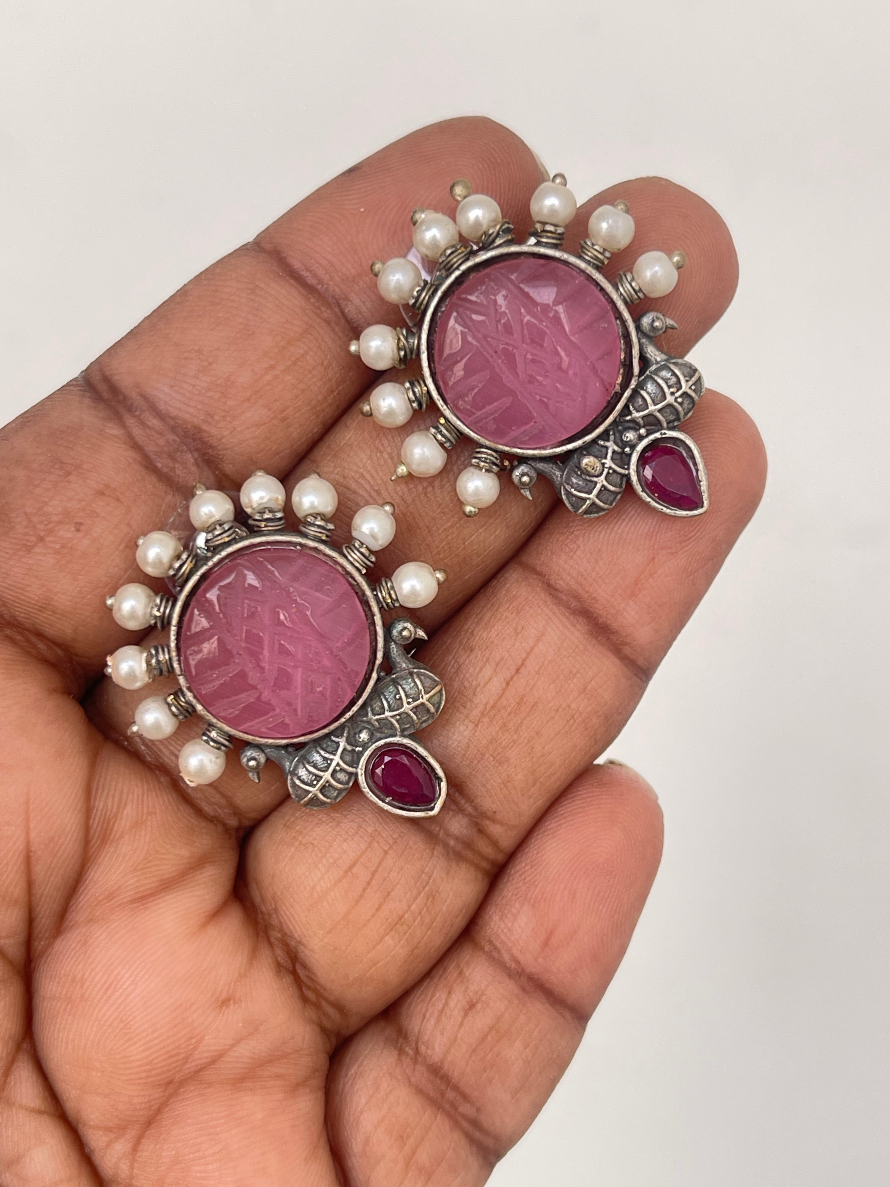Carving studs with pearl ox100