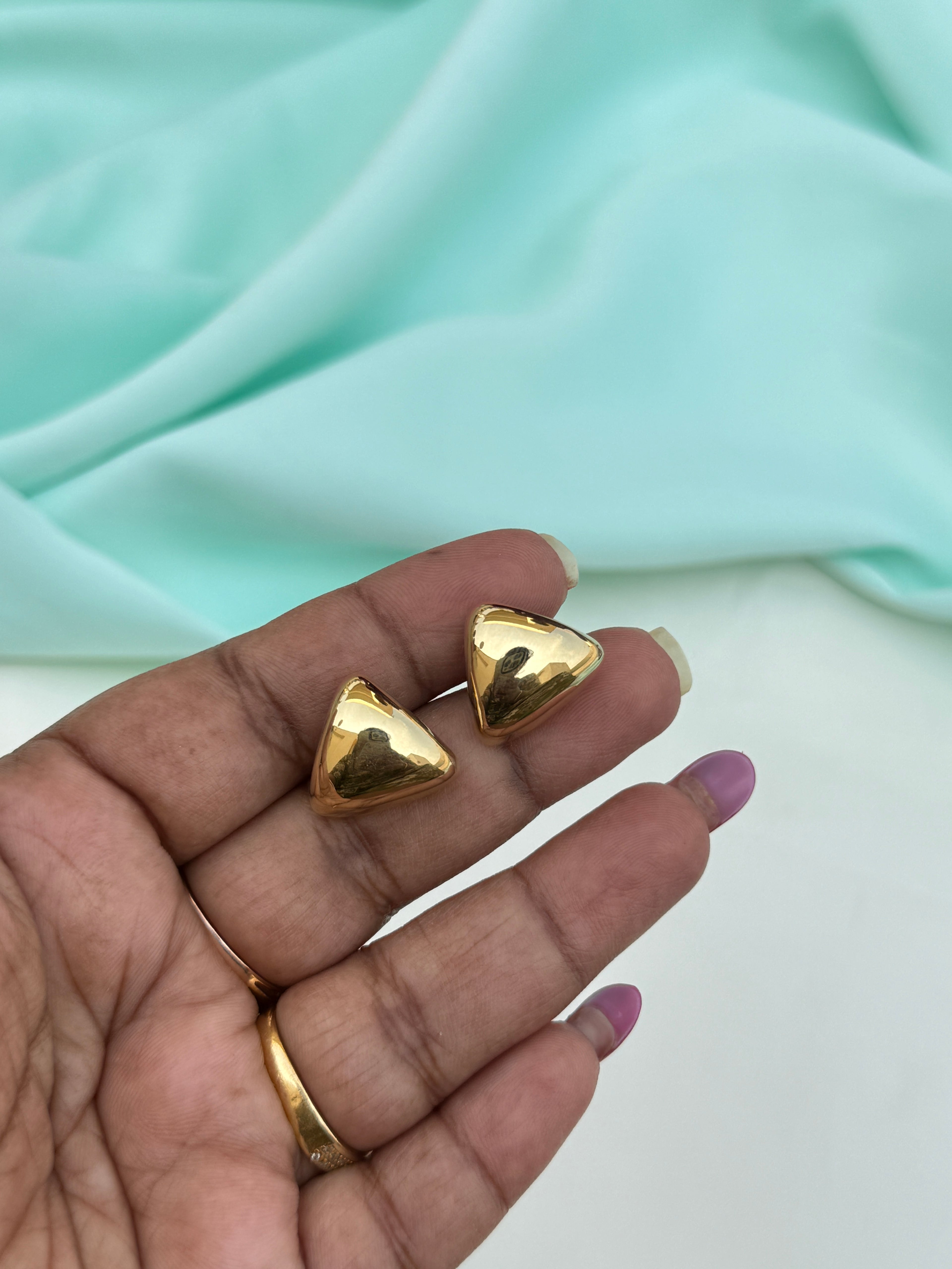 St044 anti tarnish square studs