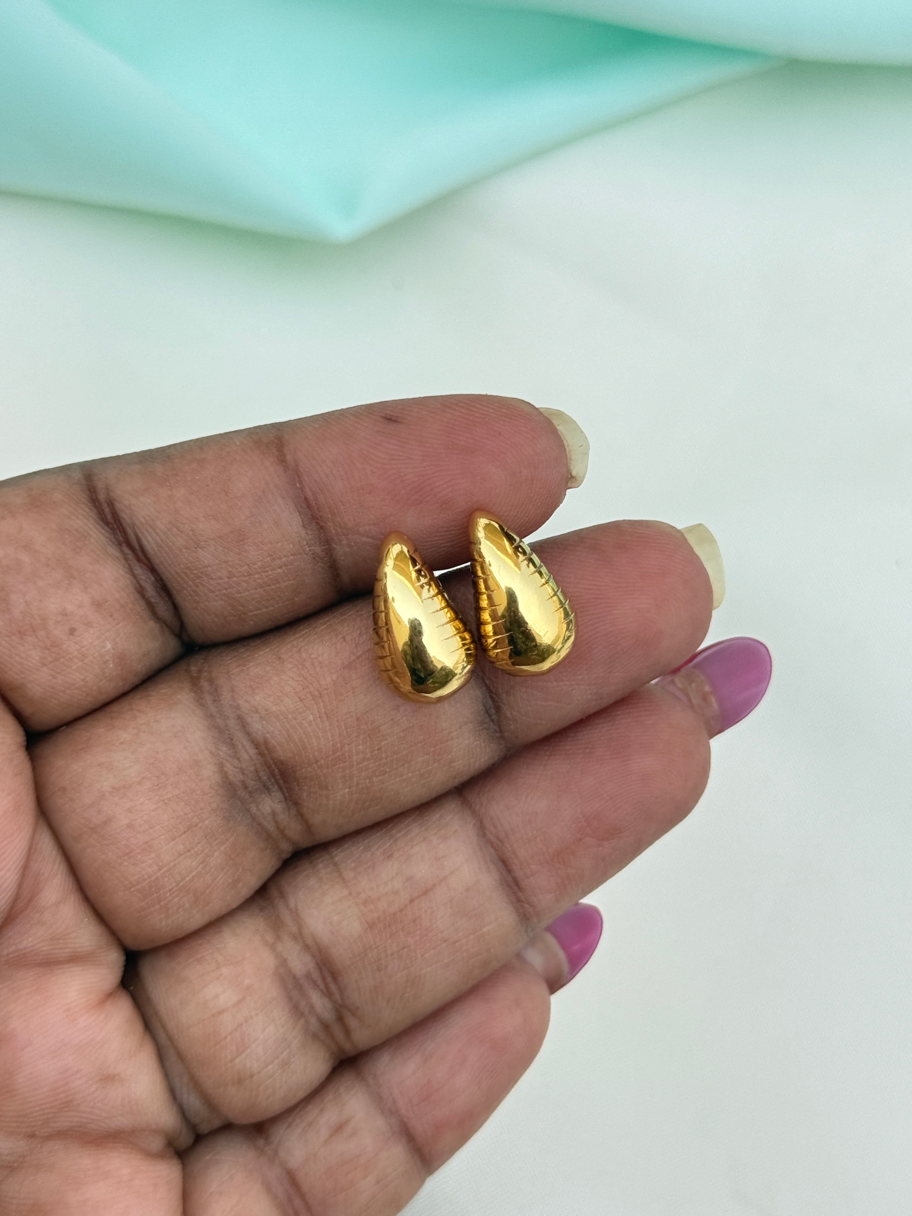 St057 anti tarnish mango gold stud
