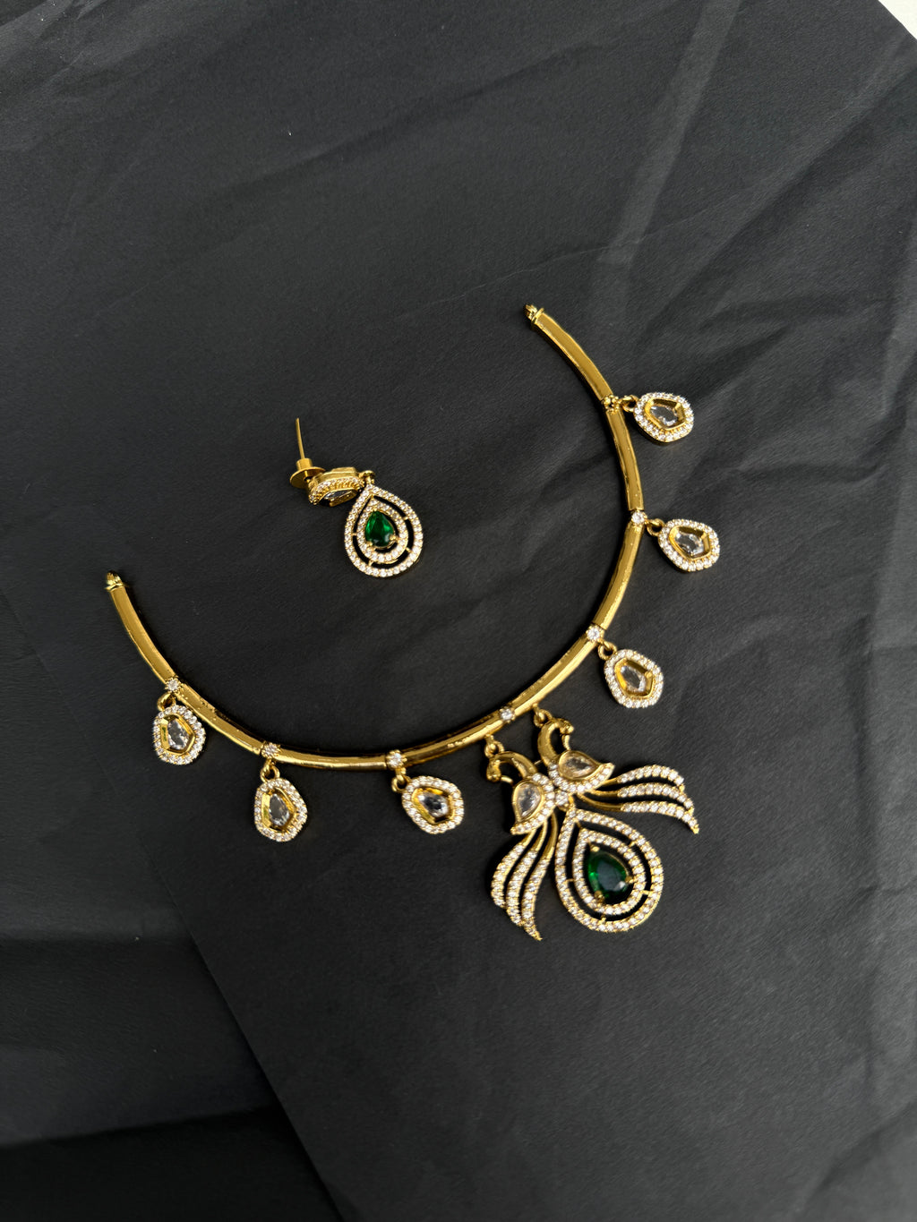 NS420 Kante style Neckset with earrings in green stone