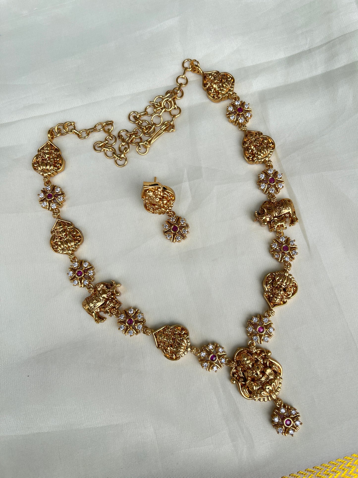 Lakshmi Devi neckset