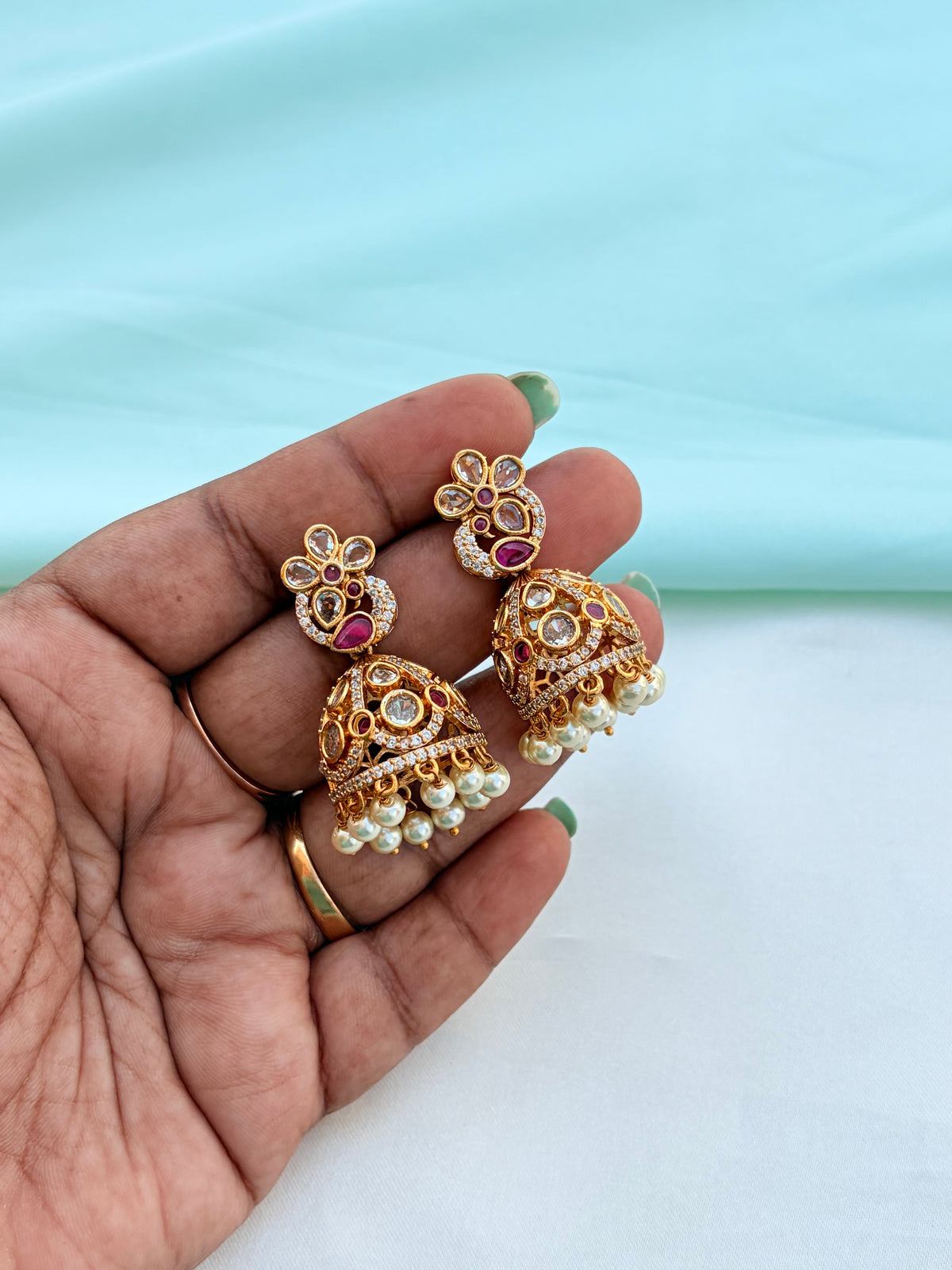 Flower design with pearls butta earrings Er922