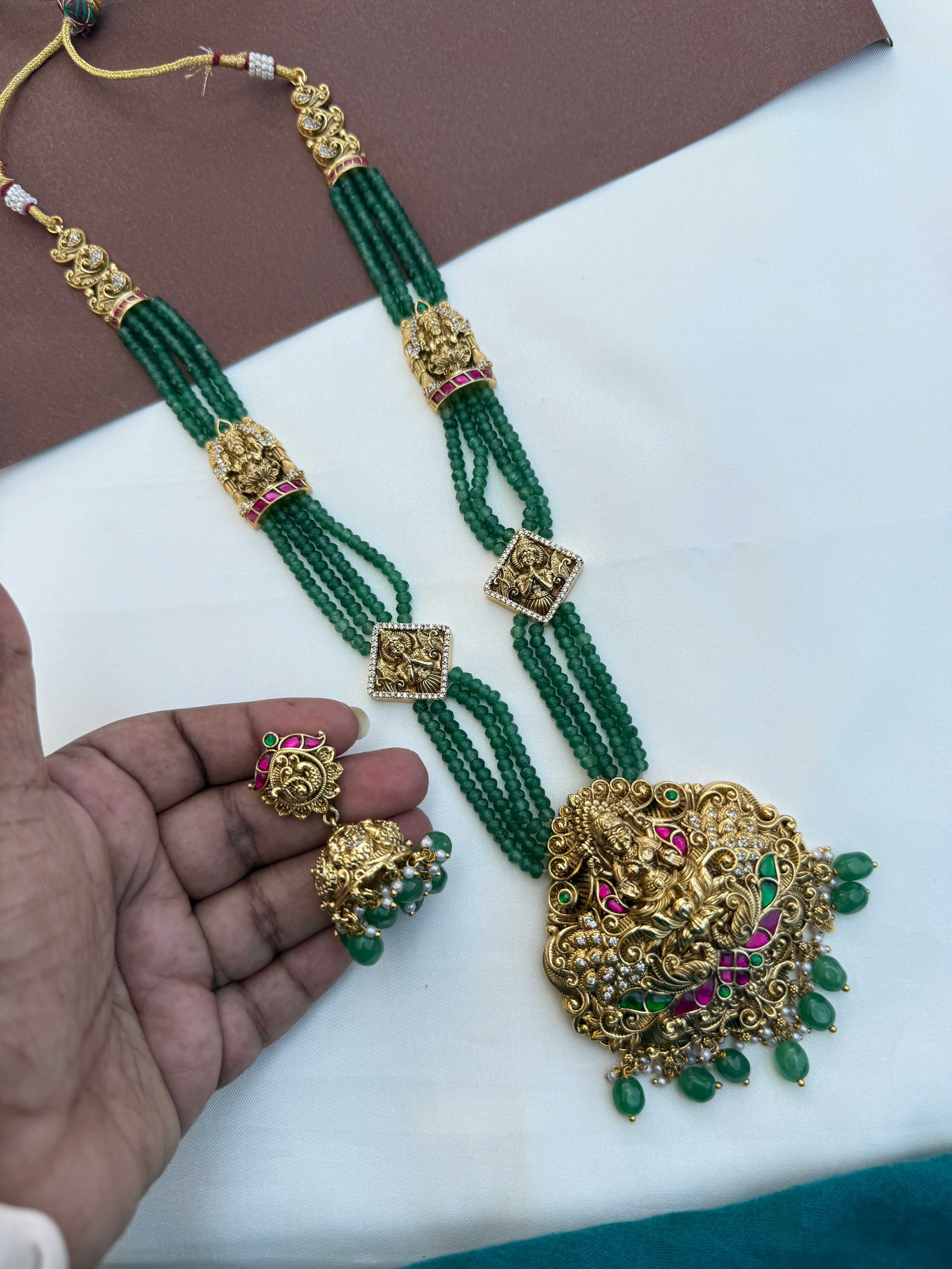 Ns721 jadau kundan lakshmidevi green beads neckset