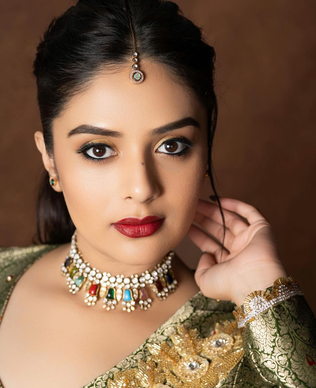 Sreemukhi‘s Kundan Tikka tk503