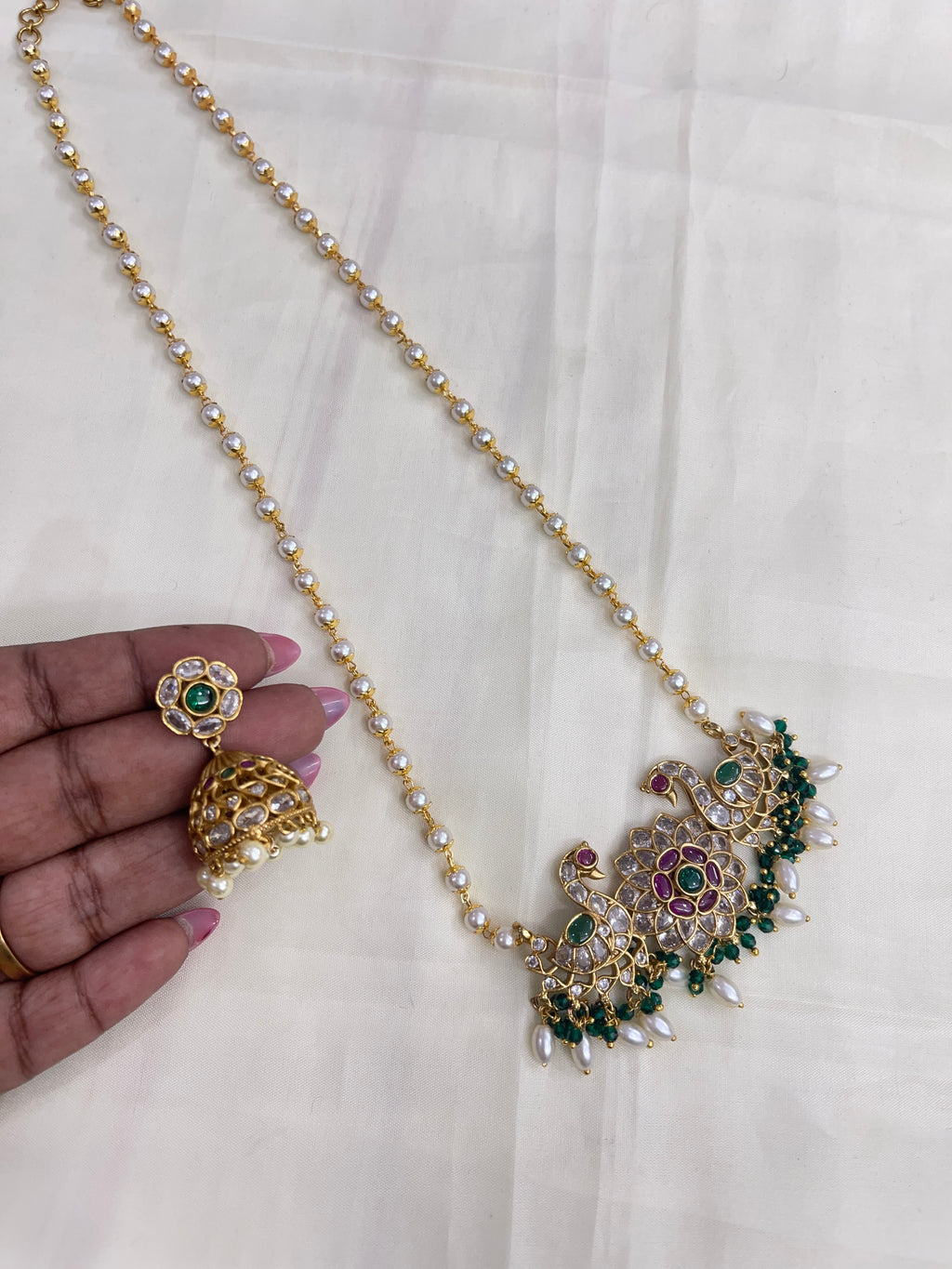 Single line pearl chain with Uncut kemp dual peacock pendant