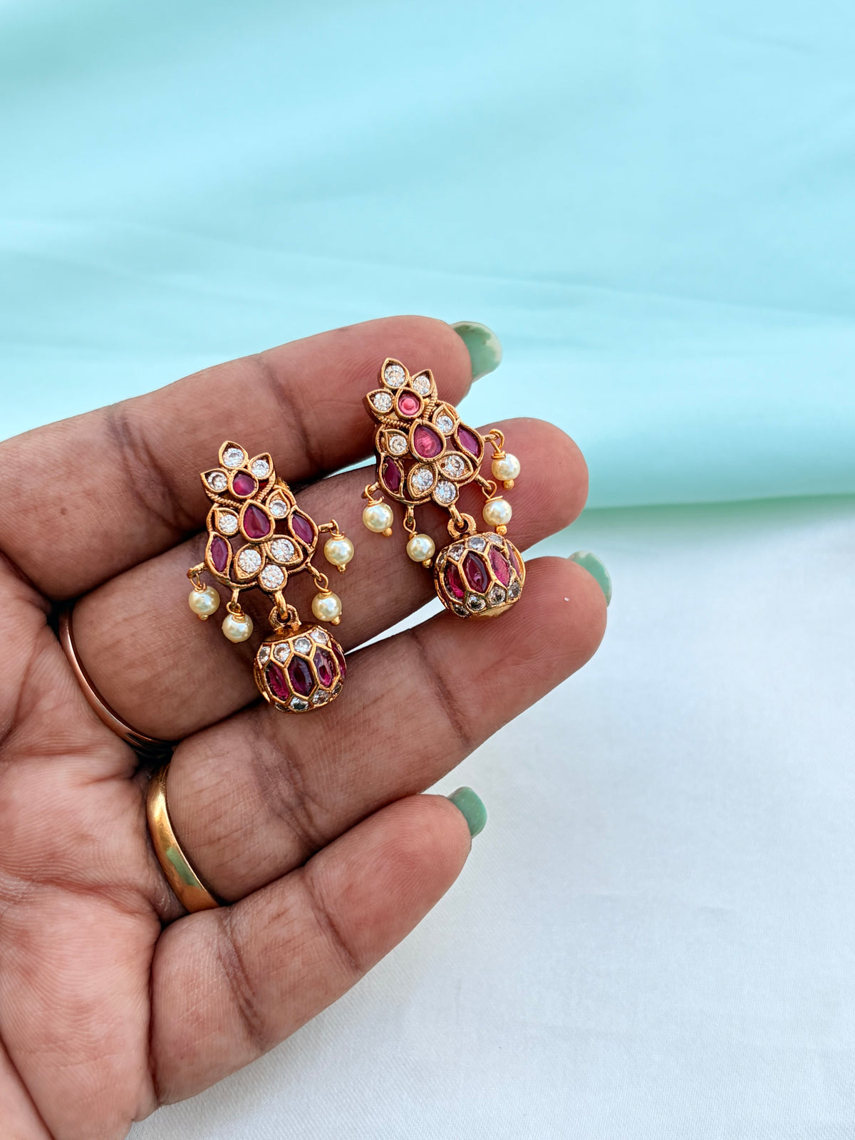Kemp small pearl ball back push earrings Er946