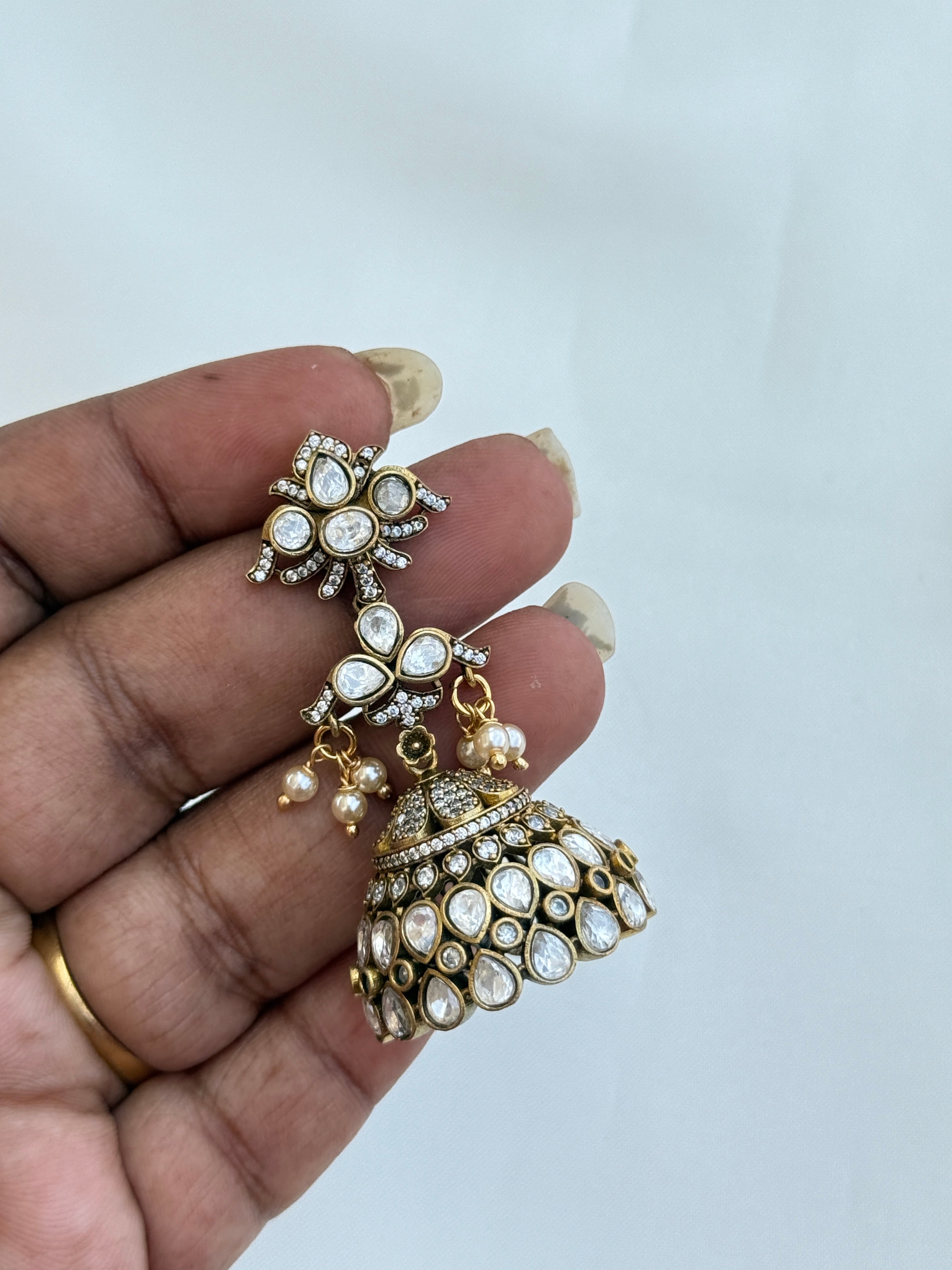 Er144 moissanate butta earrings