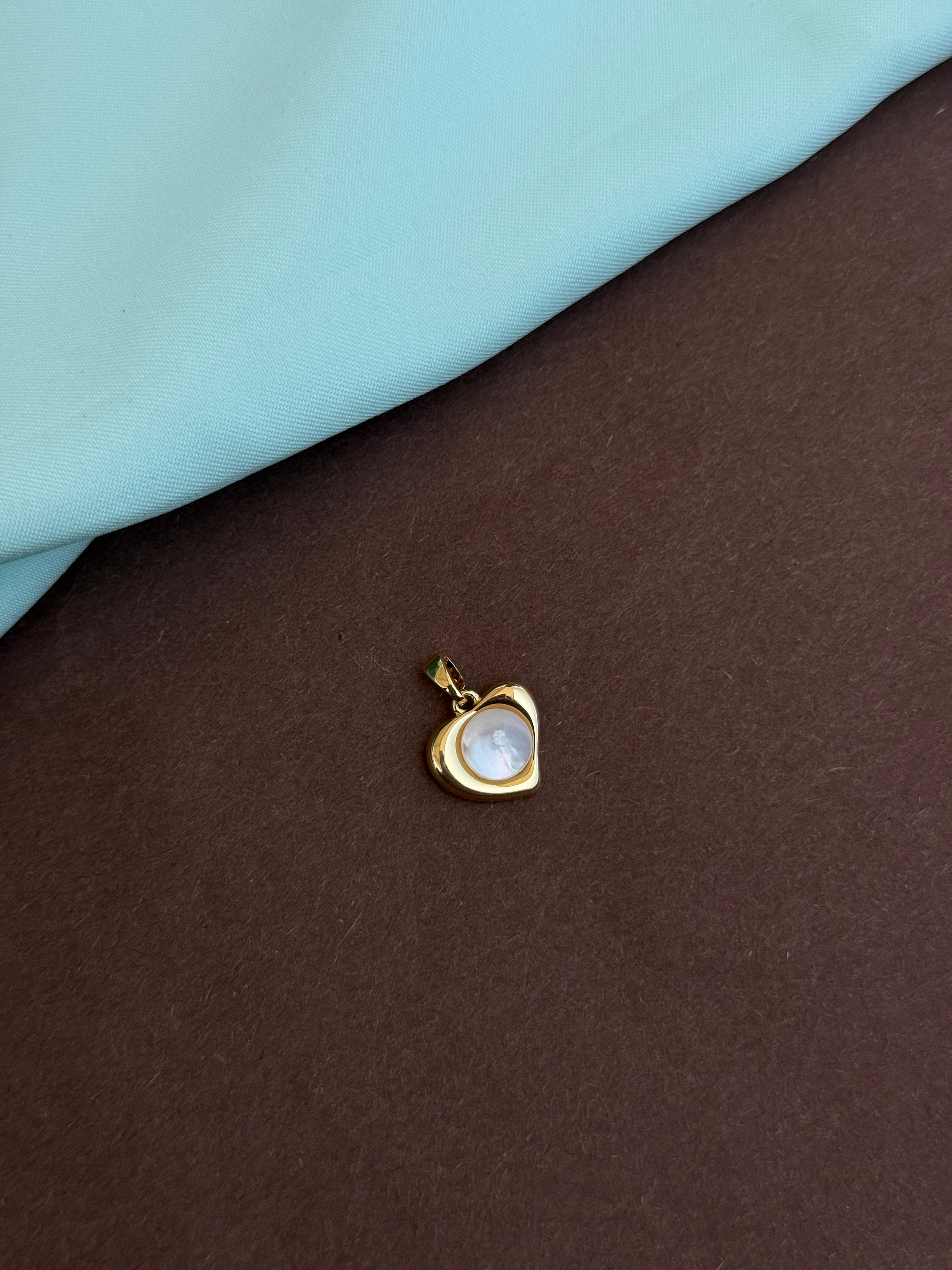 Al023 Anti tarnish heart shape charm (pendent)