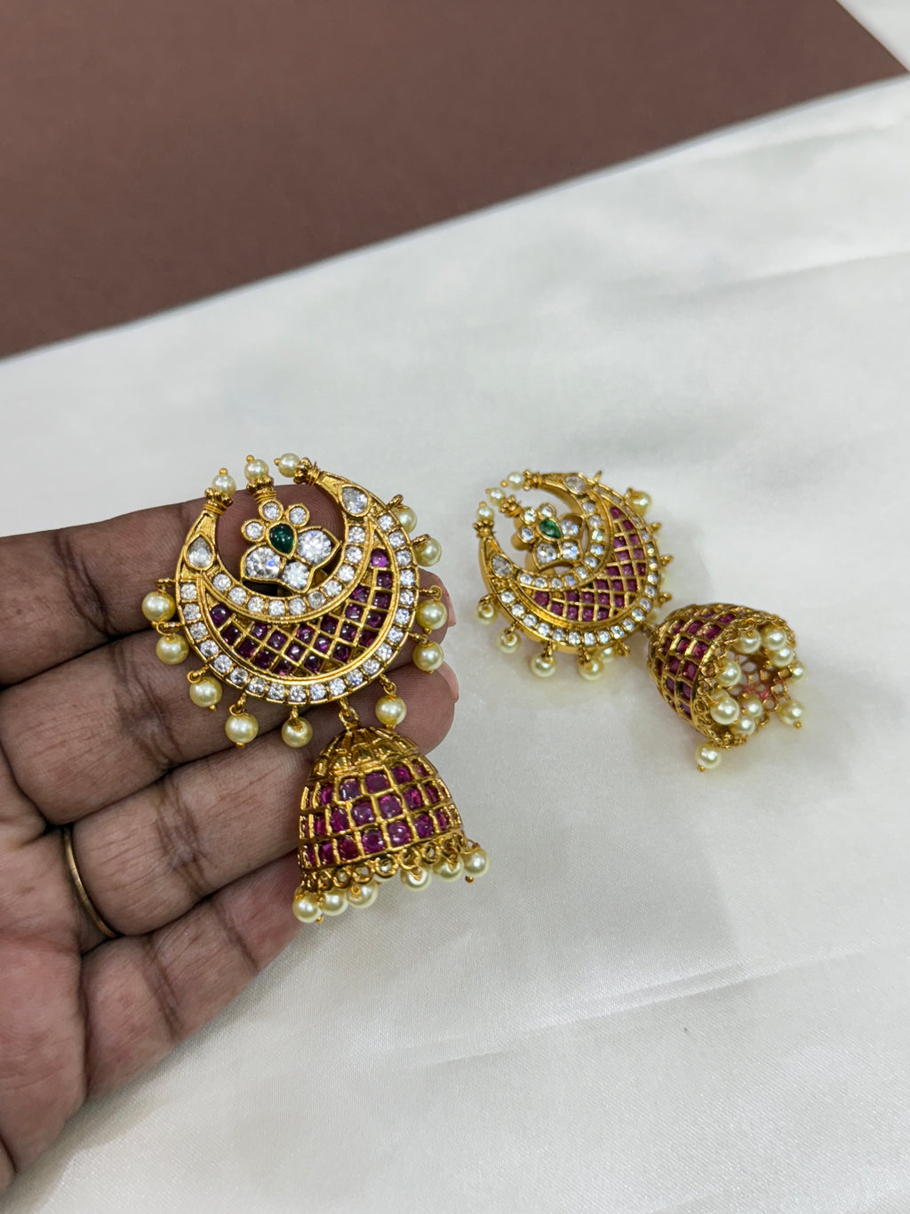 Er151 kemp butta earrings