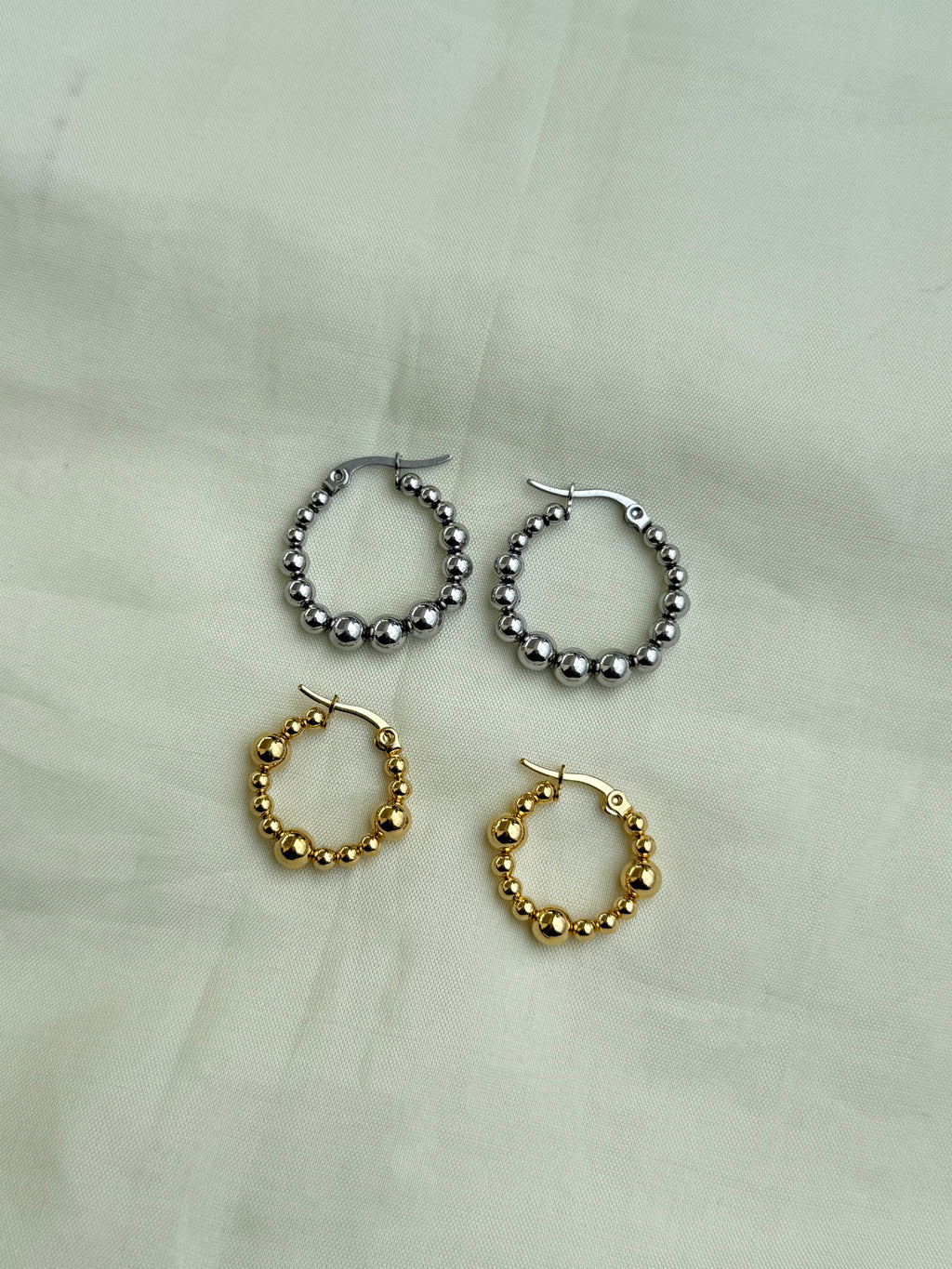 Er027 circle ball hoops in gold and silver