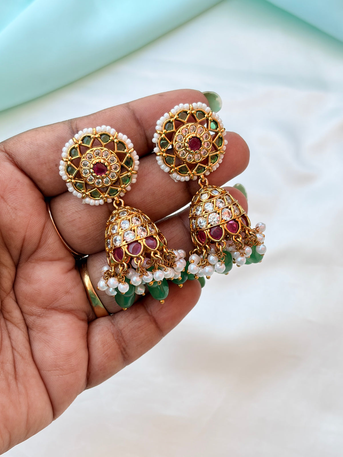 Kemp pearl butta with green beads earrings er920