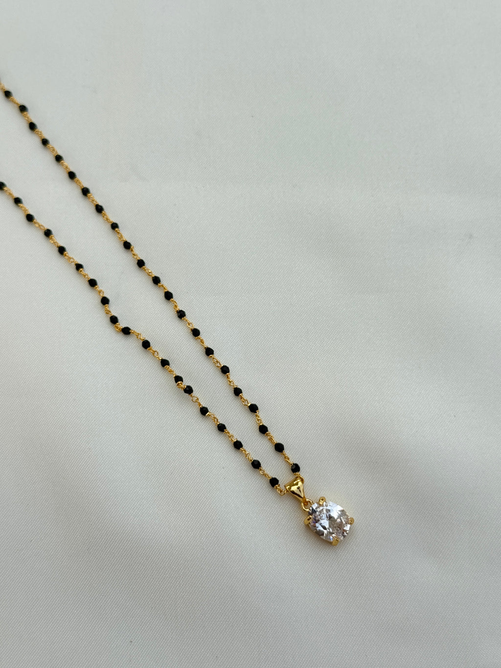 Bb044 single line 18 inches white stone pendant blackbeads