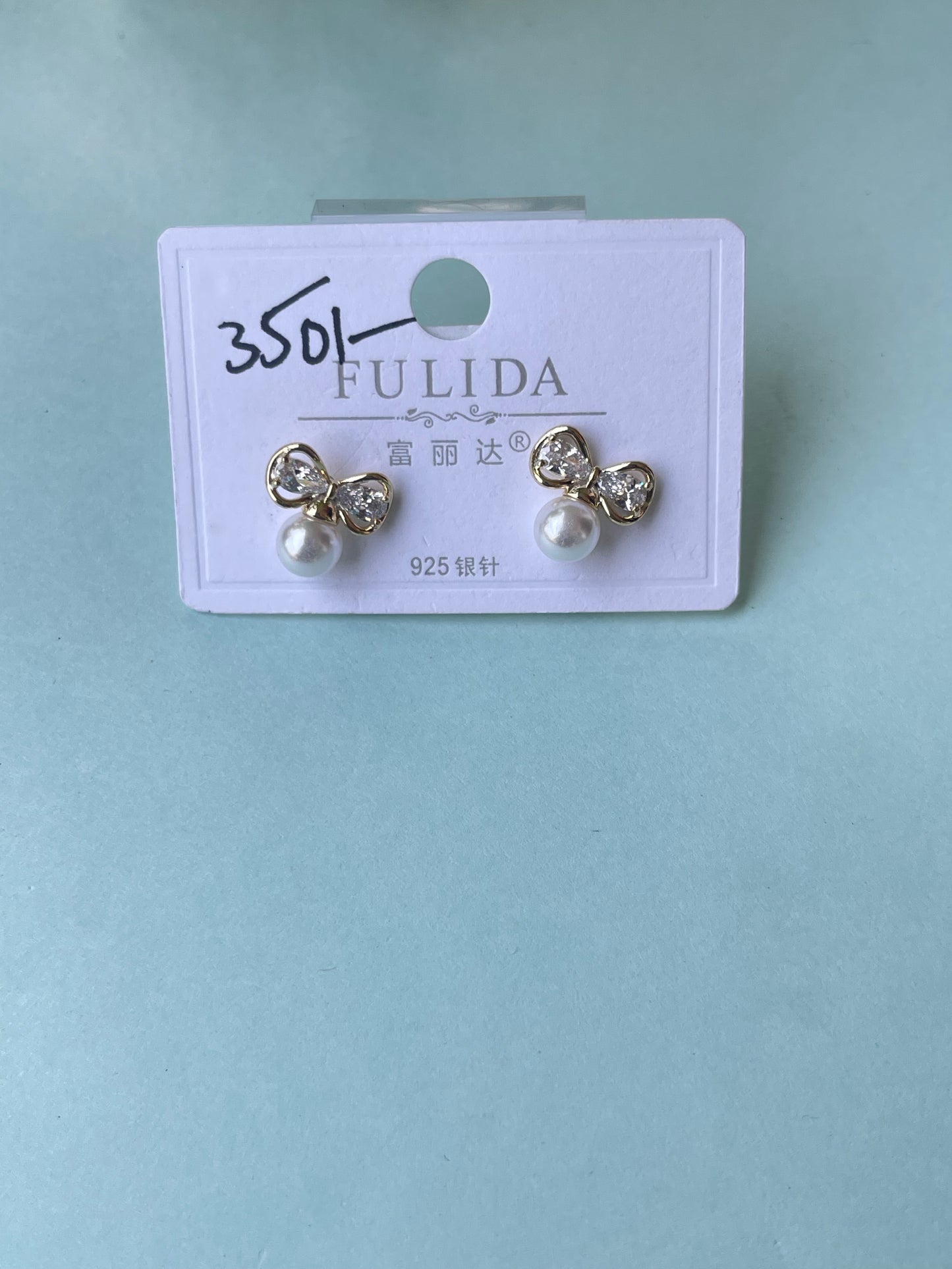 Bow pearl studs in 3 colors