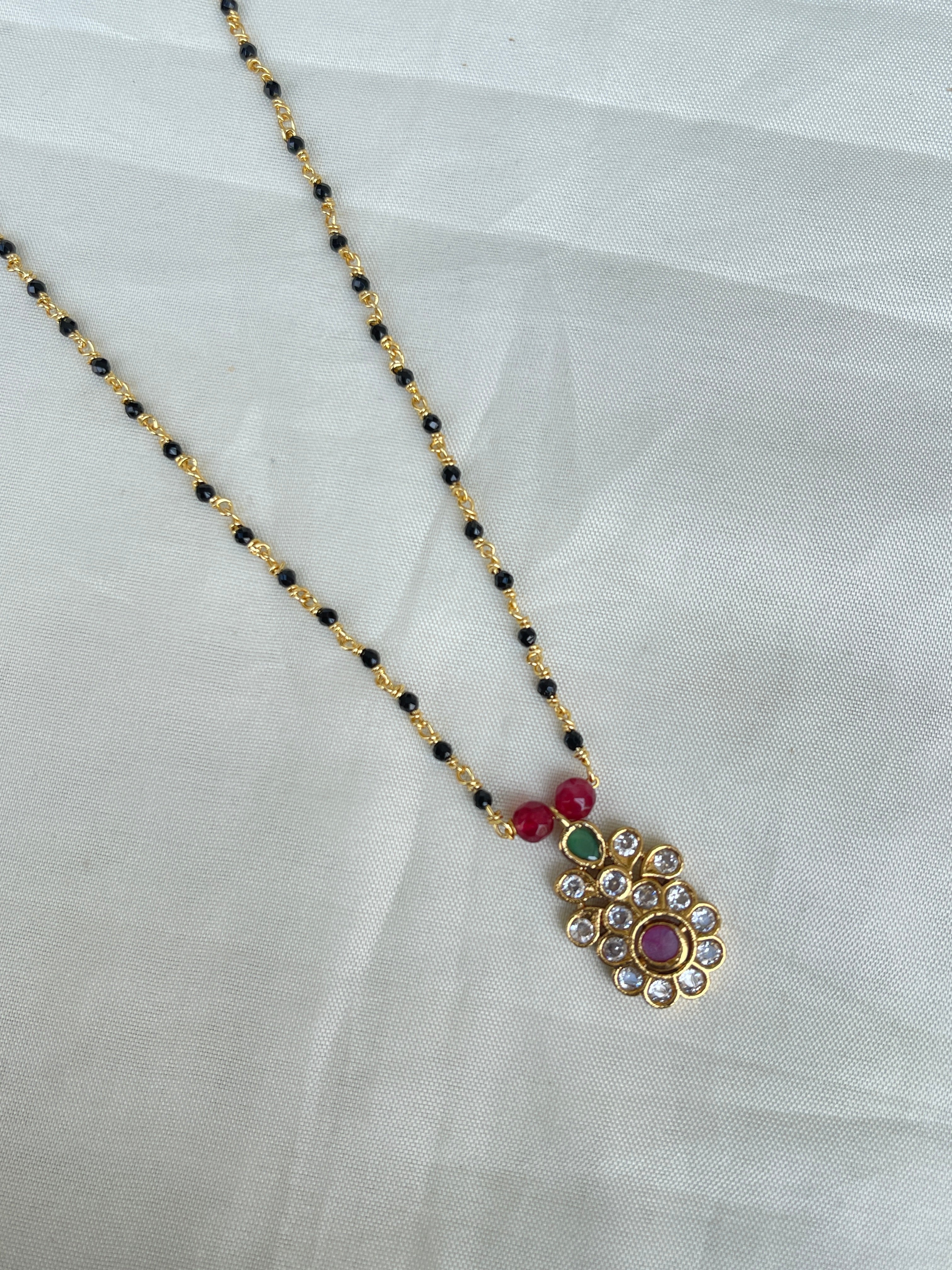 Single line short blackbeads with small pendant bb1631