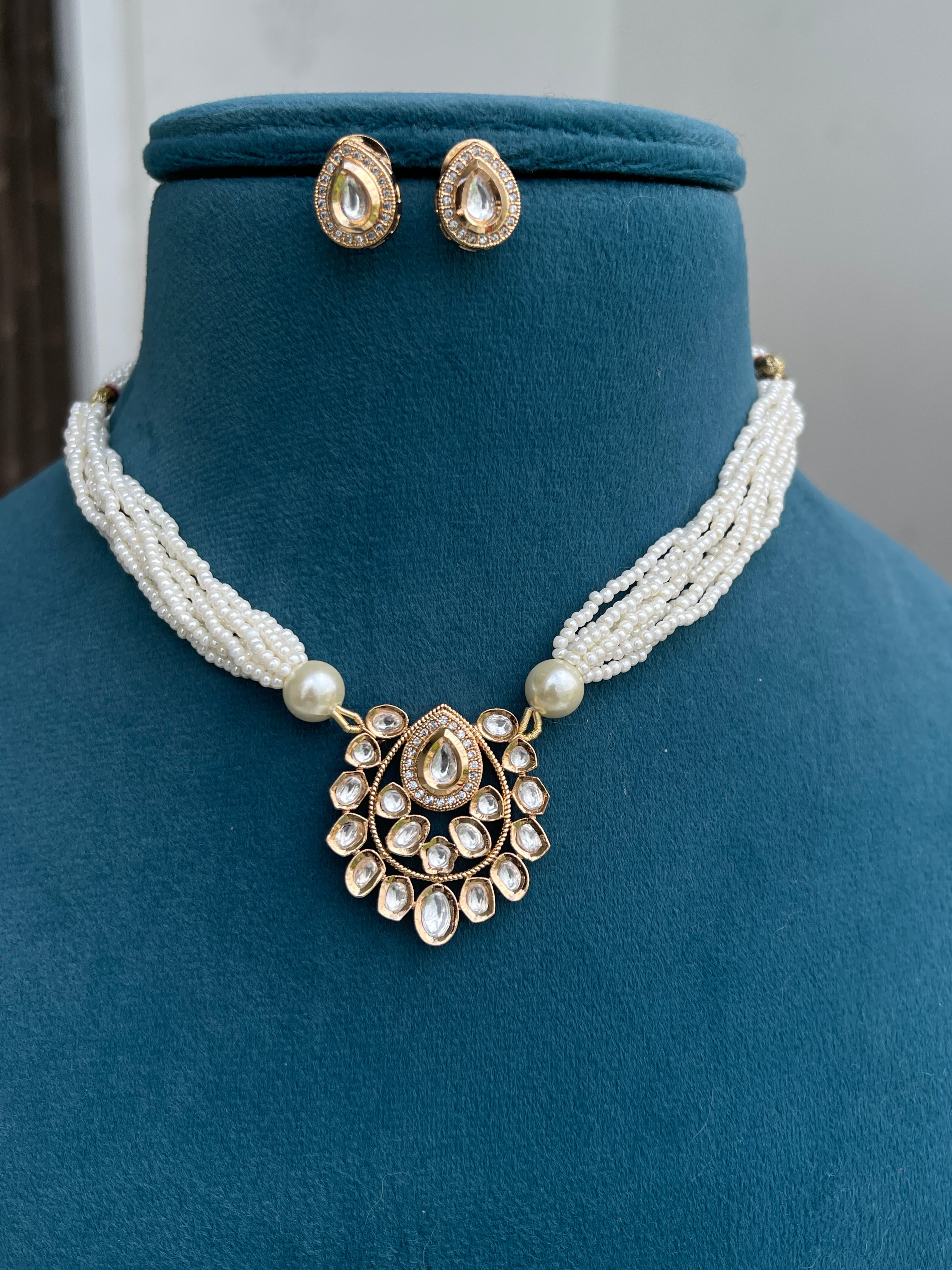 Kundan choker with earrings pr001