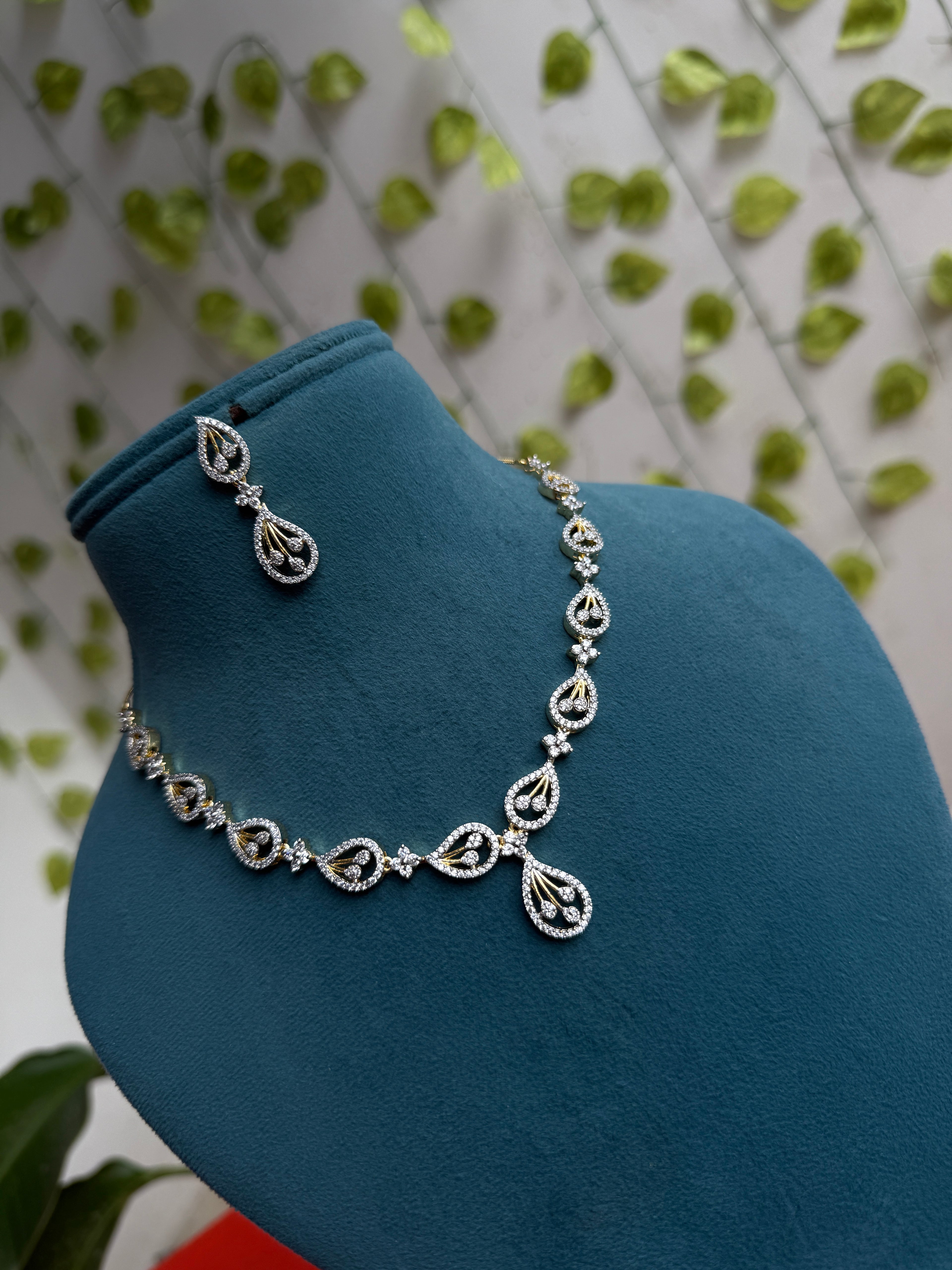 Unique teardrop diamond finish neckset with earrings ns302