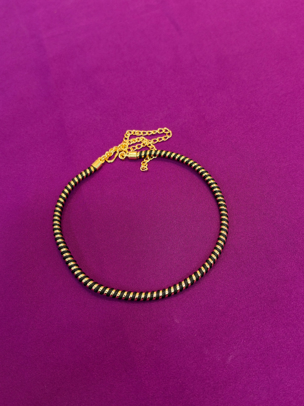 Hs052 black and gold Hasli Neckset