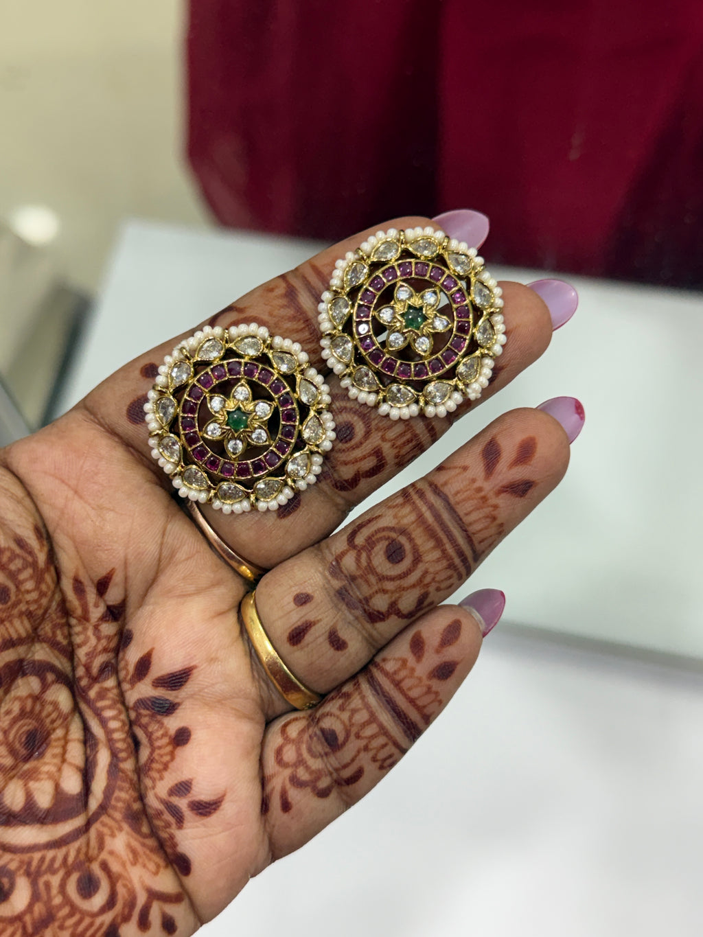 St035 kemp pearl big studs