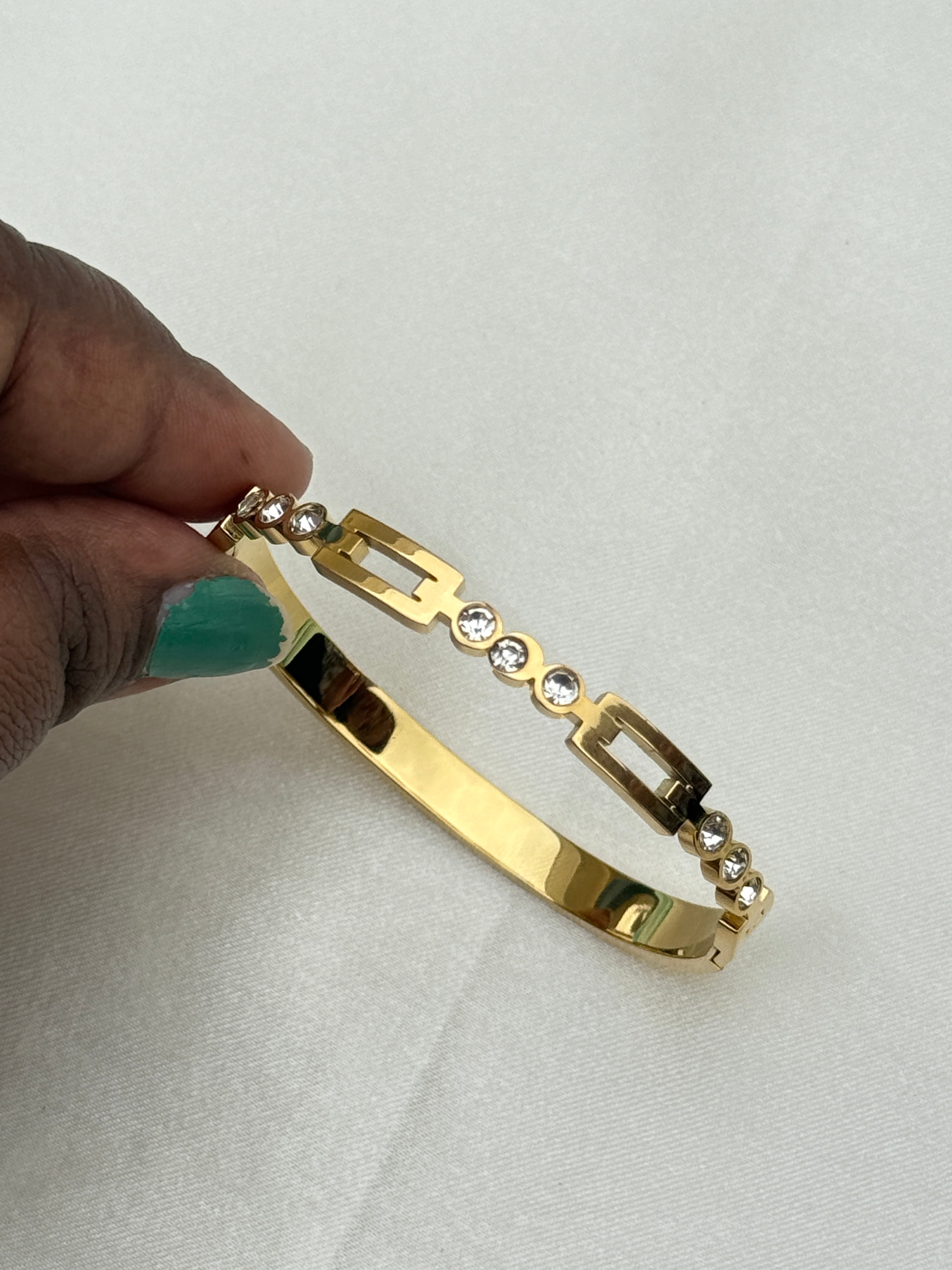 Ab582 anti tarnish flower stone 2:4 to 2:6 size opeanable kada bracelet