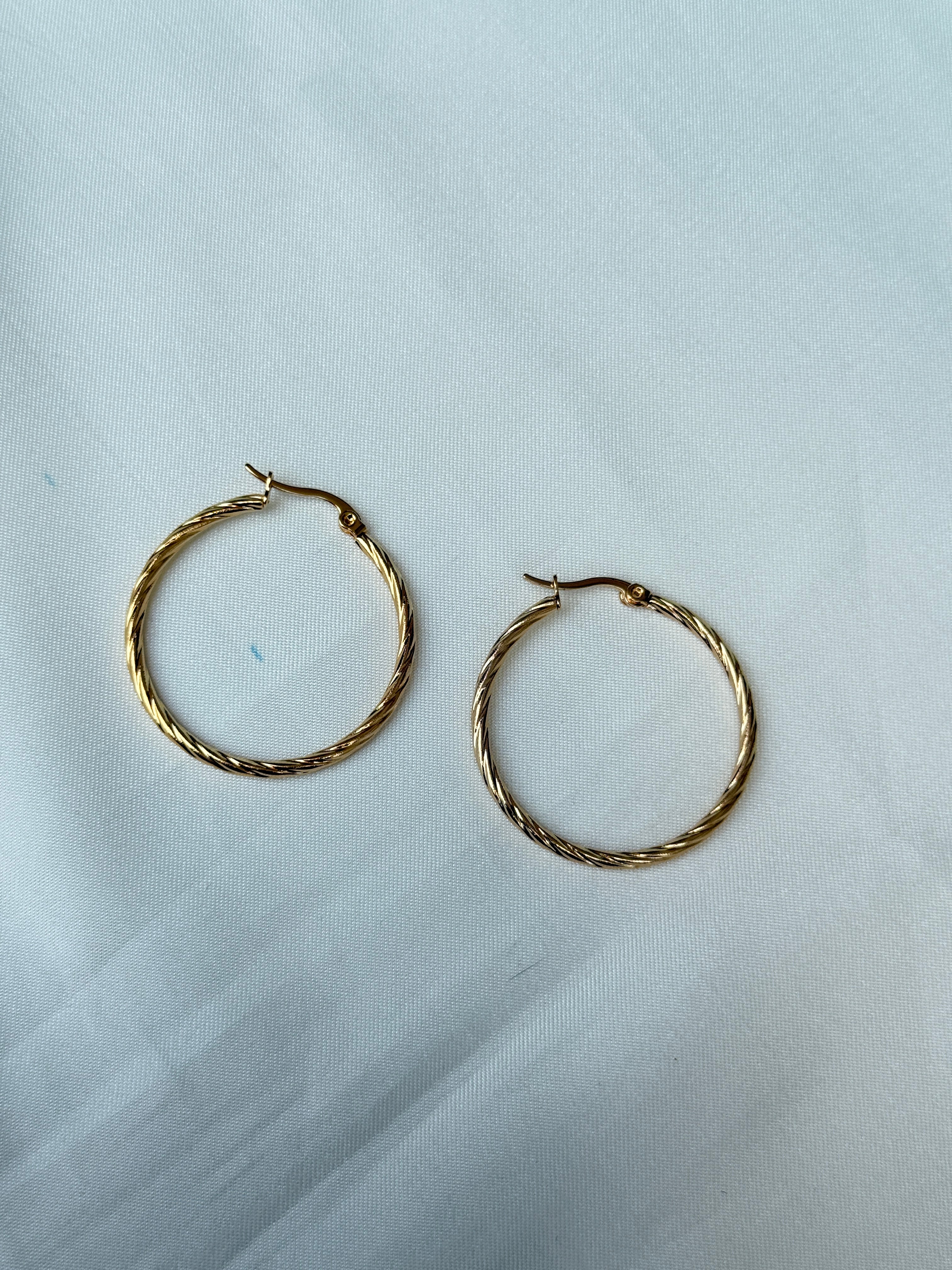St048 anti tarnish hoops earrings