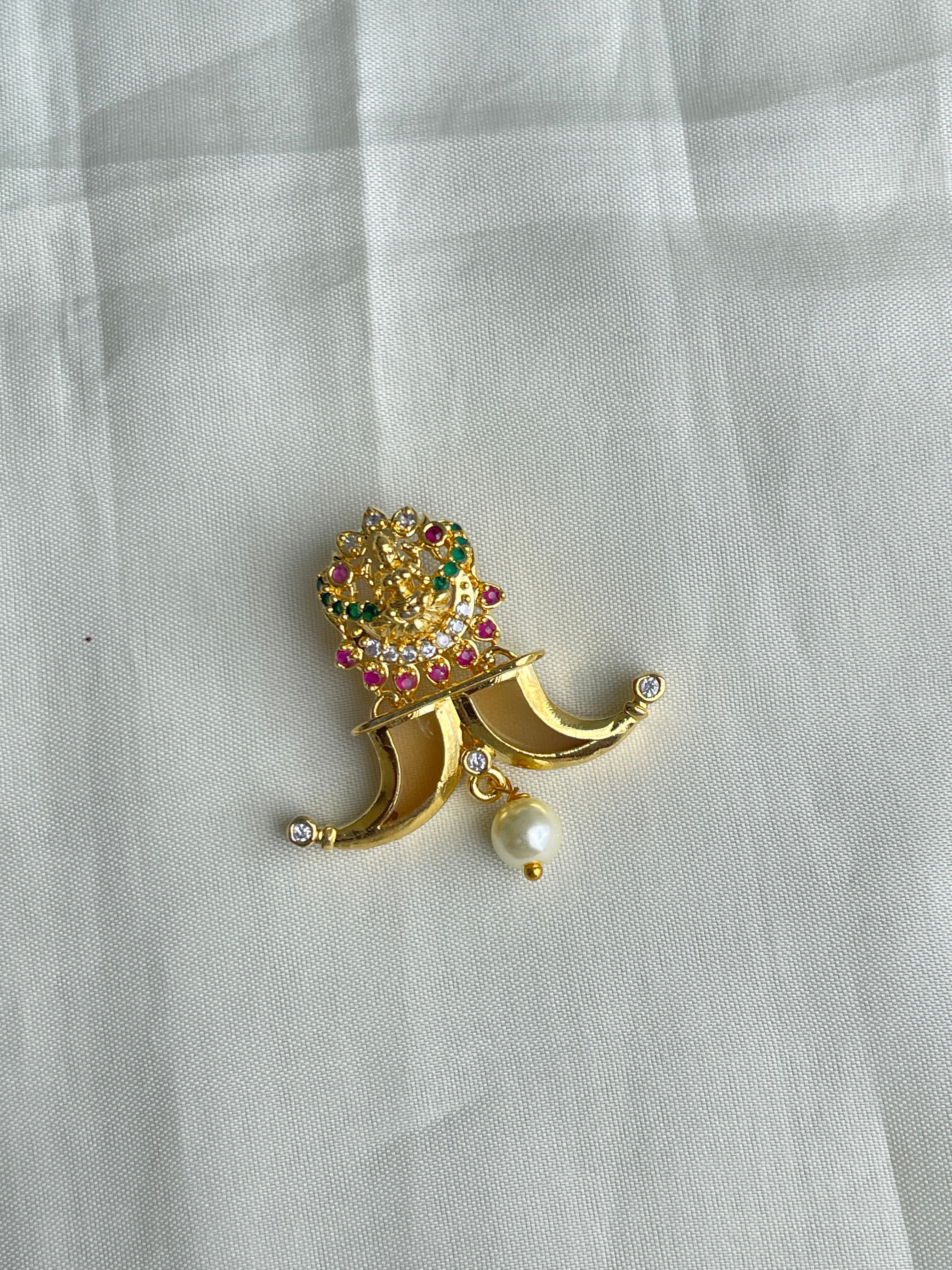 Puligoru pendant