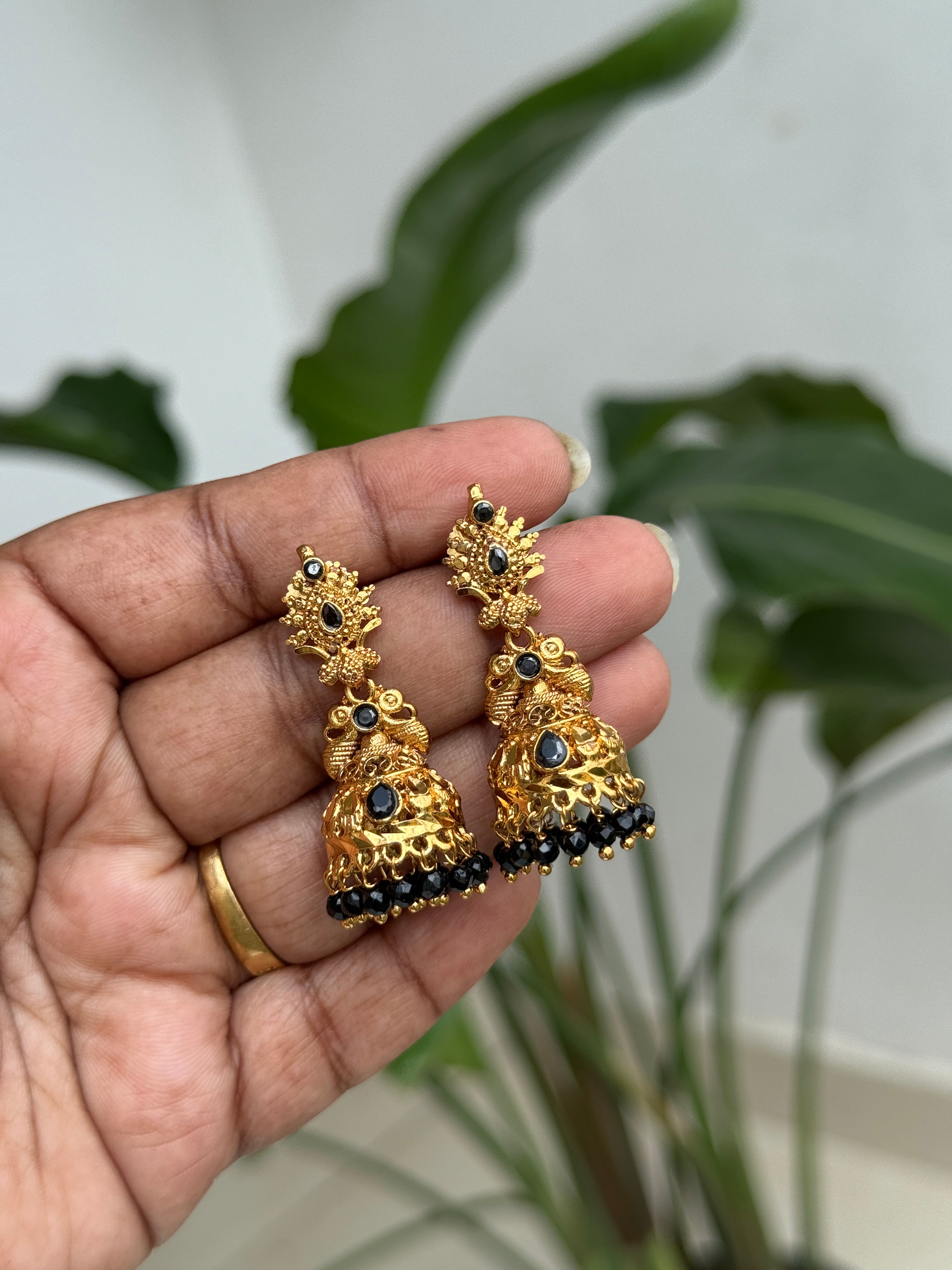 Er104 blackbeads butta Earrings