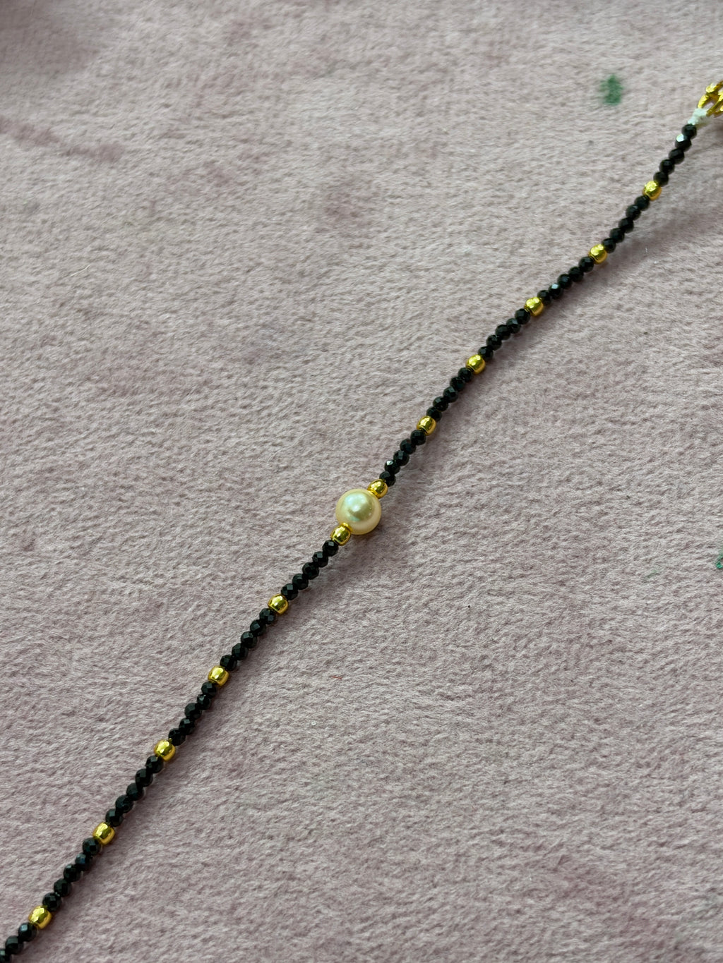 Br006 crystal black bead and gold balls with pearl bracelet 5.5 inches