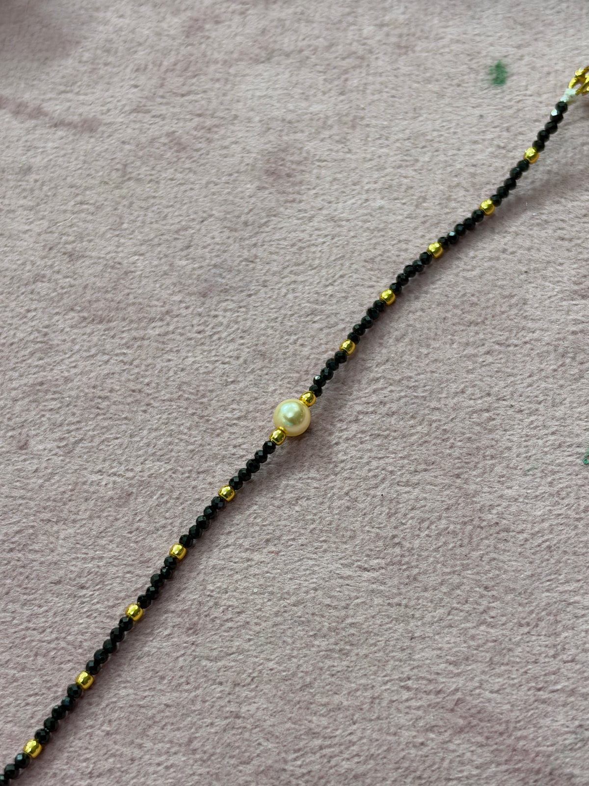 Br006 crystal black bead and gold balls with pearl bracelet 5.5 inches