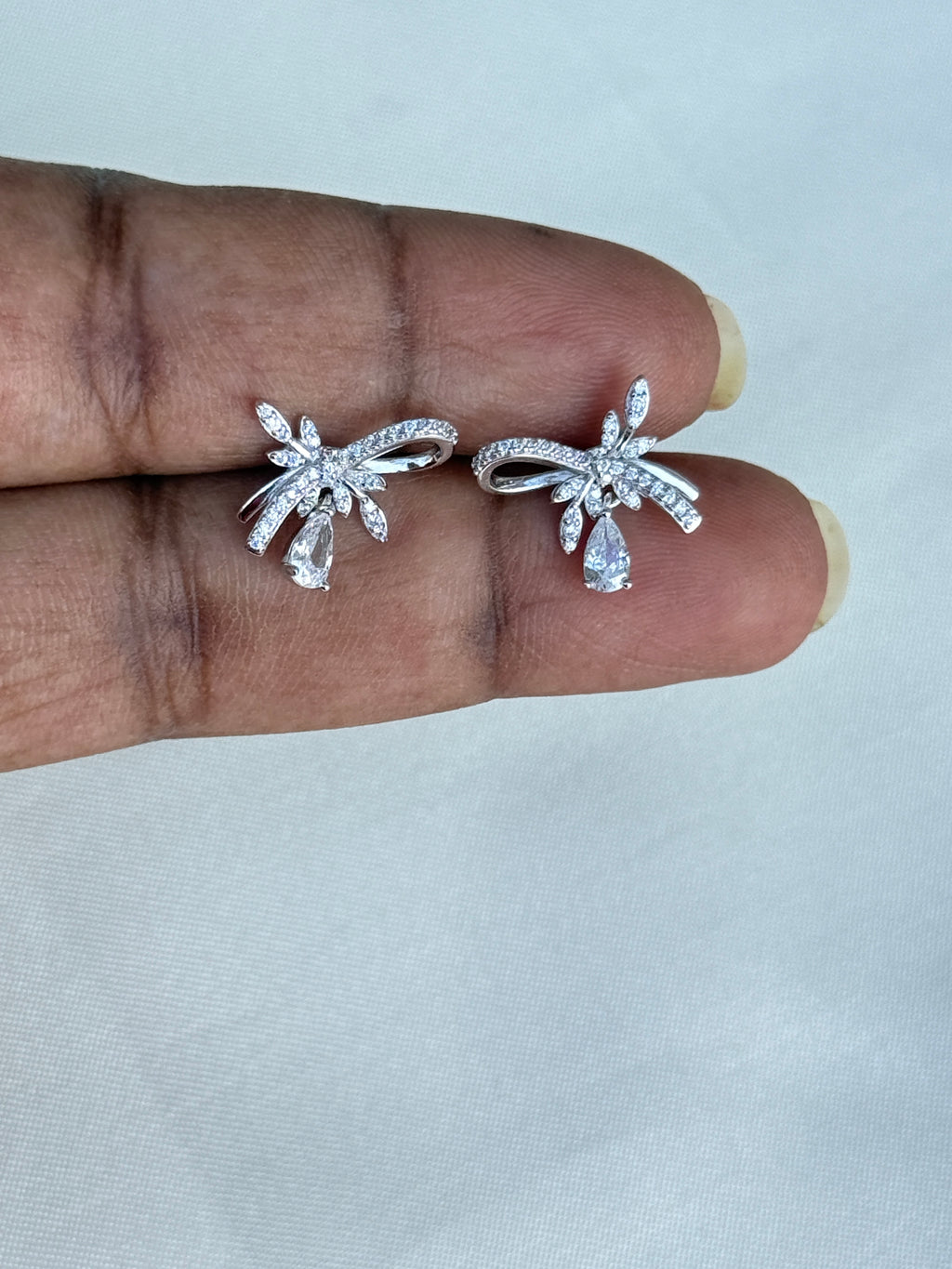 Se019 92.5silver hallmark bow studs