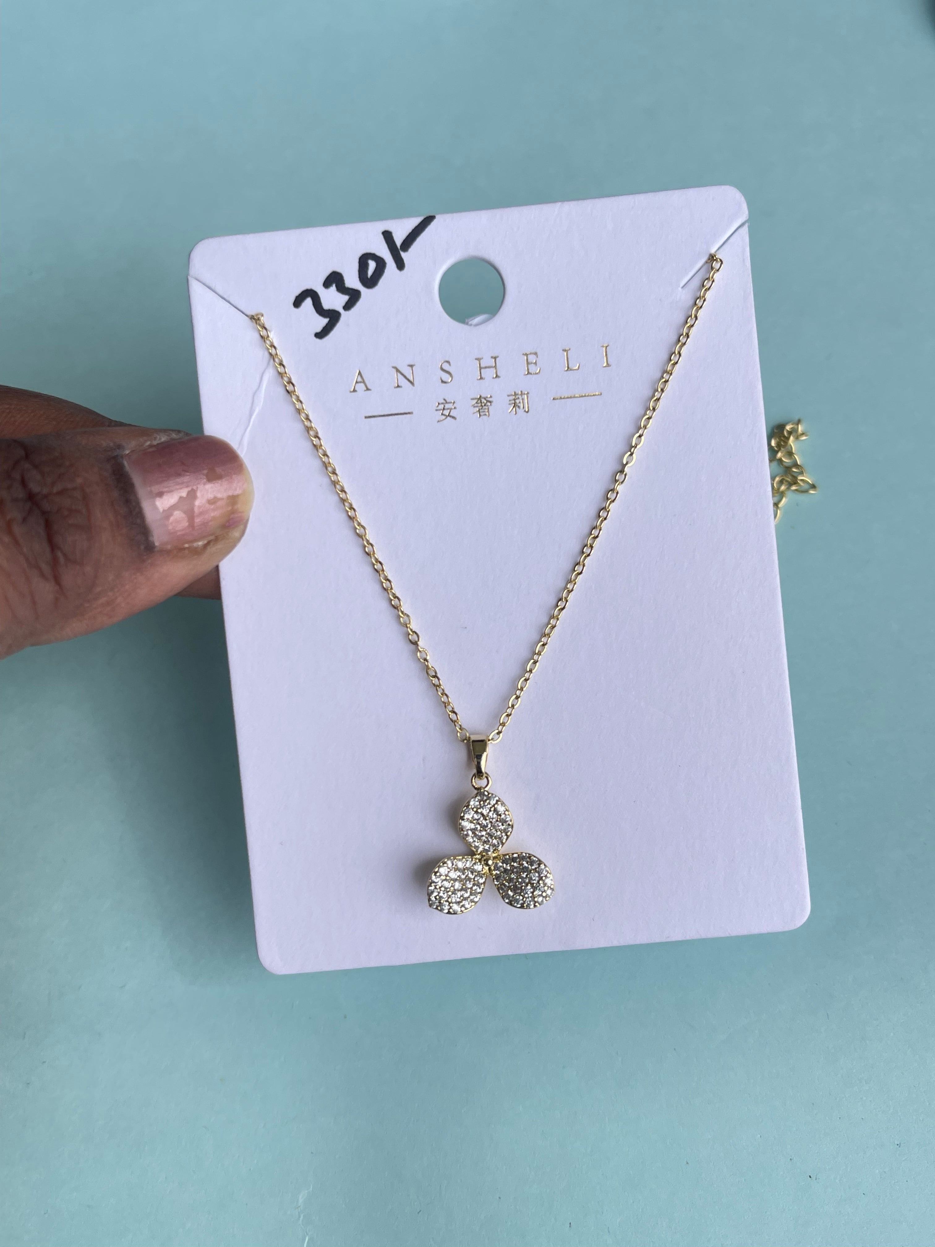 3 petals single line dailywear chain with pendant dc512