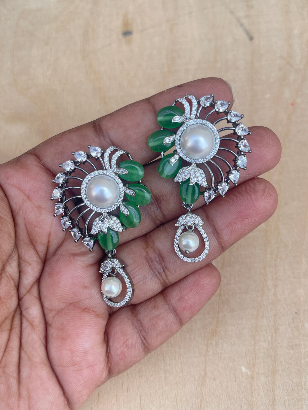 Round green zircon studs hangings se001