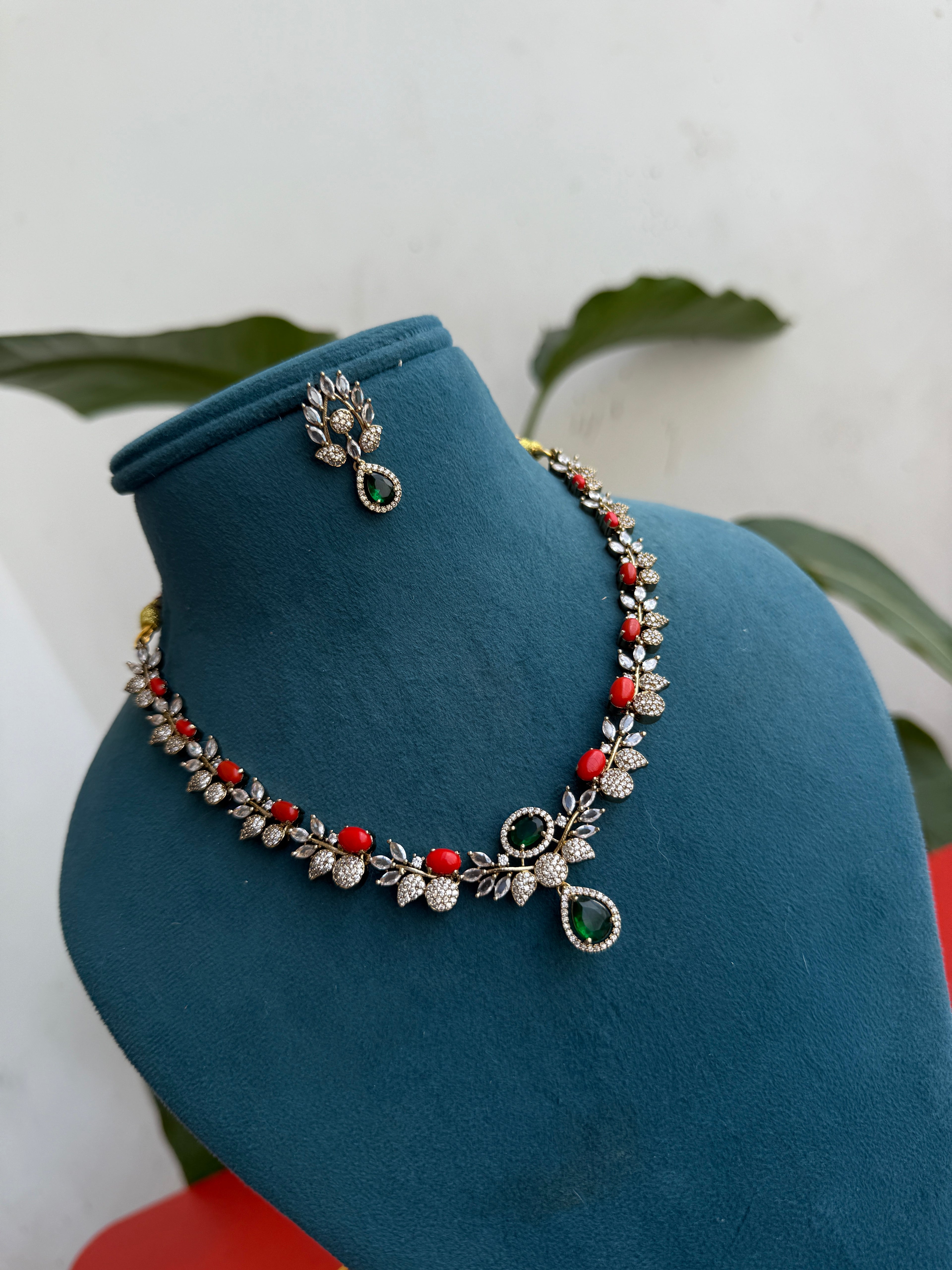 Ns341 corals diamond replica neckset